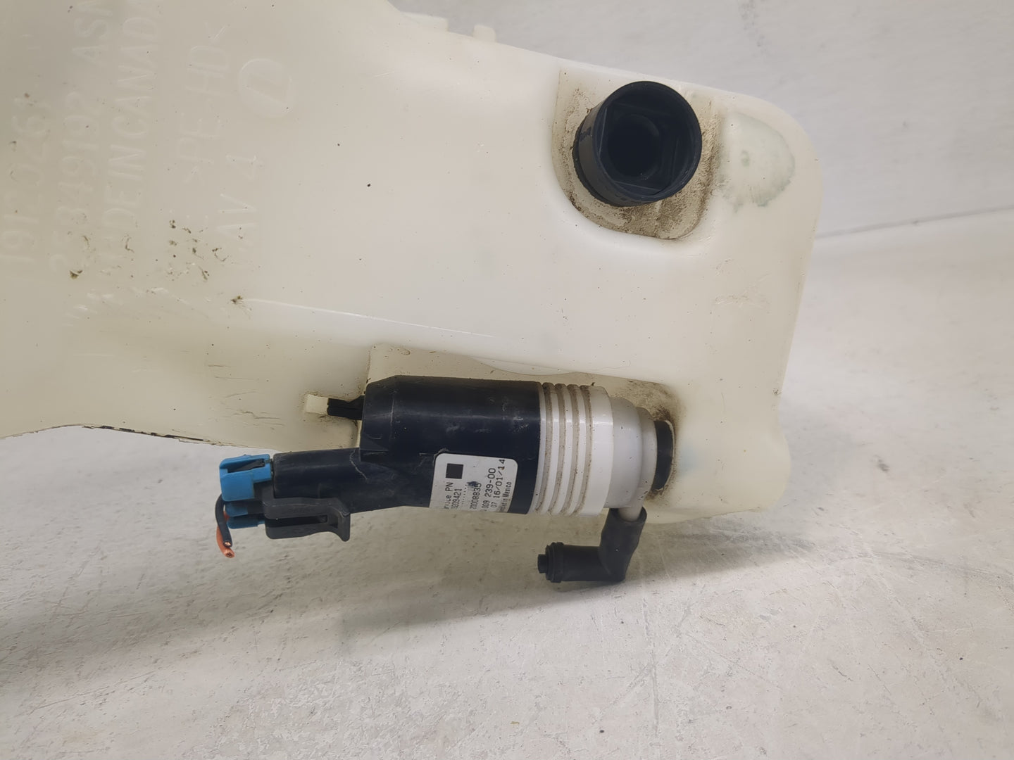 2006-2016 Chevrolet Impala Windshield Washer Fluid Reservoir Bottle Oem - Oemusedautoparts1.com