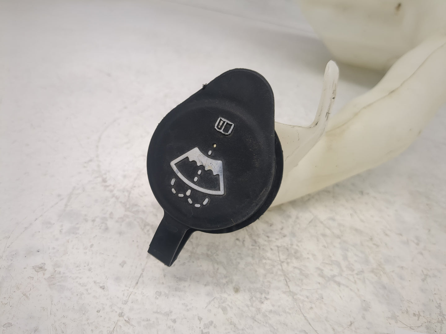 2006-2016 Chevrolet Impala Windshield Washer Fluid Reservoir Bottle Oem - Oemusedautoparts1.com