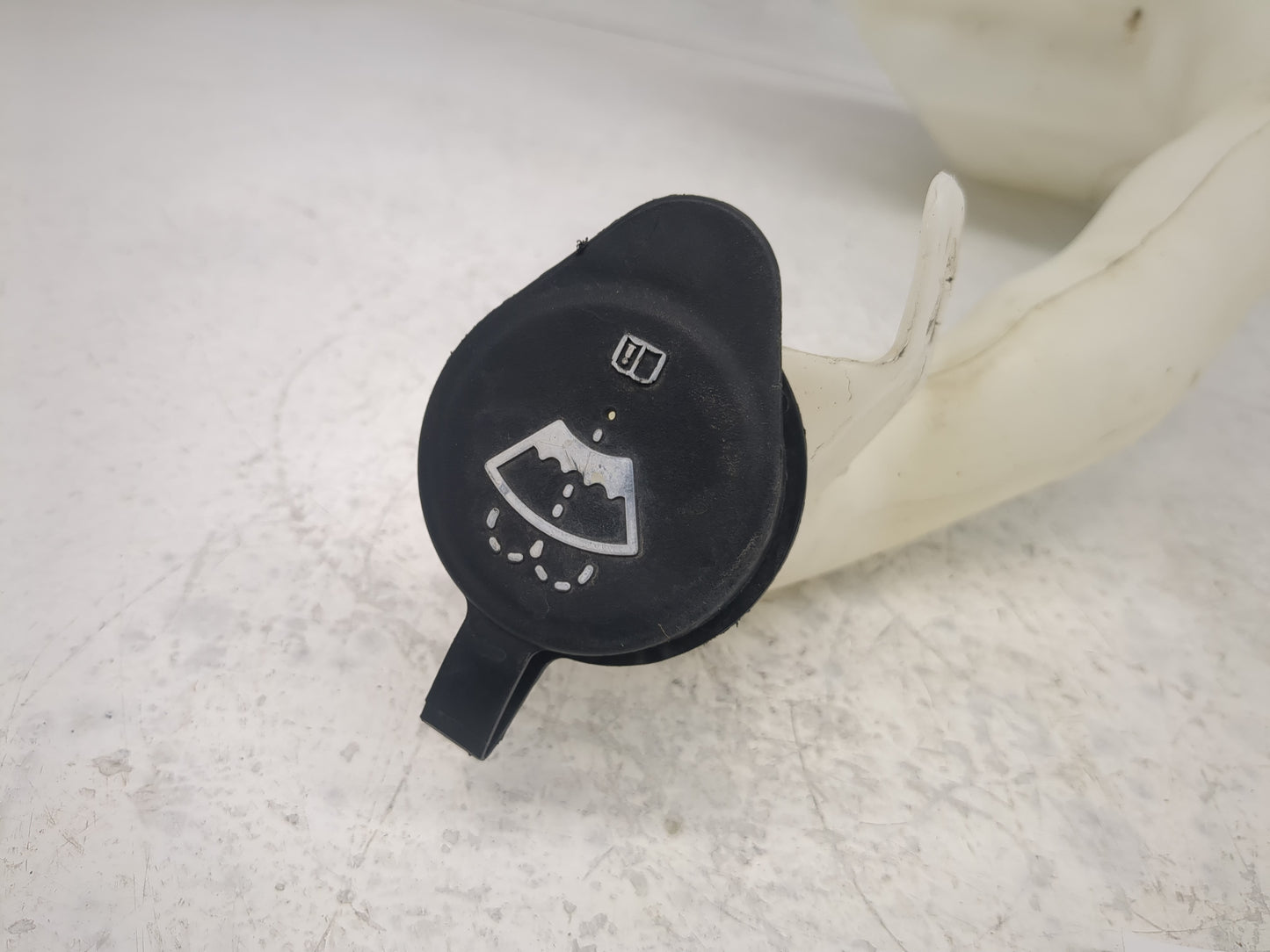 2006-2016 Chevrolet Impala Windshield Washer Fluid Reservoir Bottle Oem - Oemusedautoparts1.com