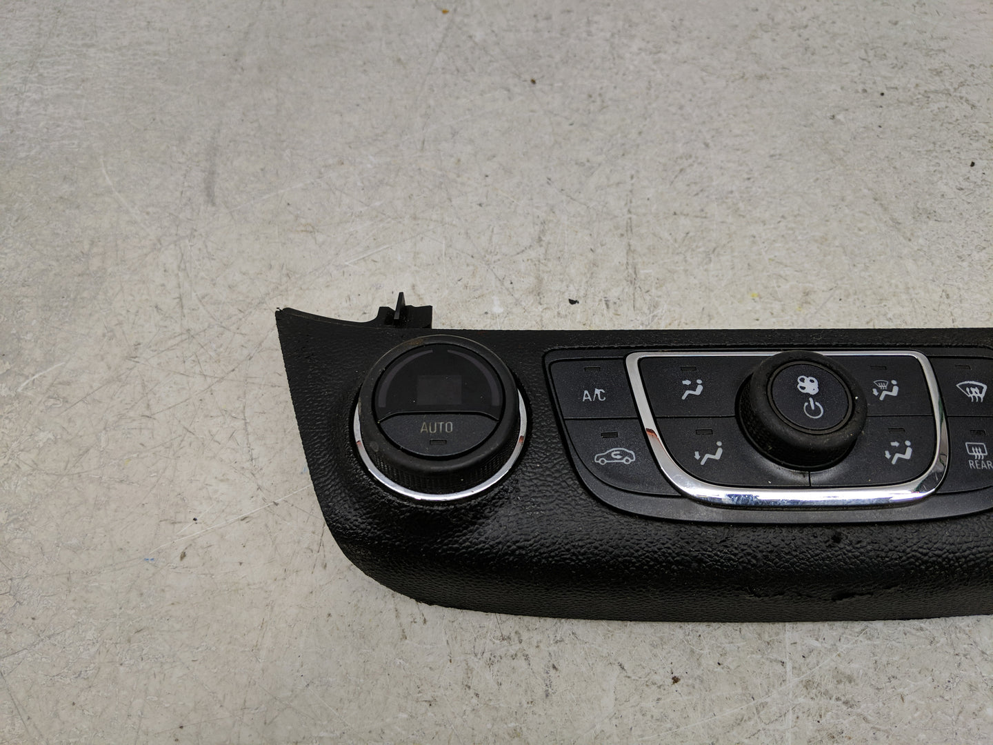2014 Chevrolet Impala Climate Control Module Temperature AC/Heater Replacement P/N:000235226 23113226 Fits OEM Used Auto Par