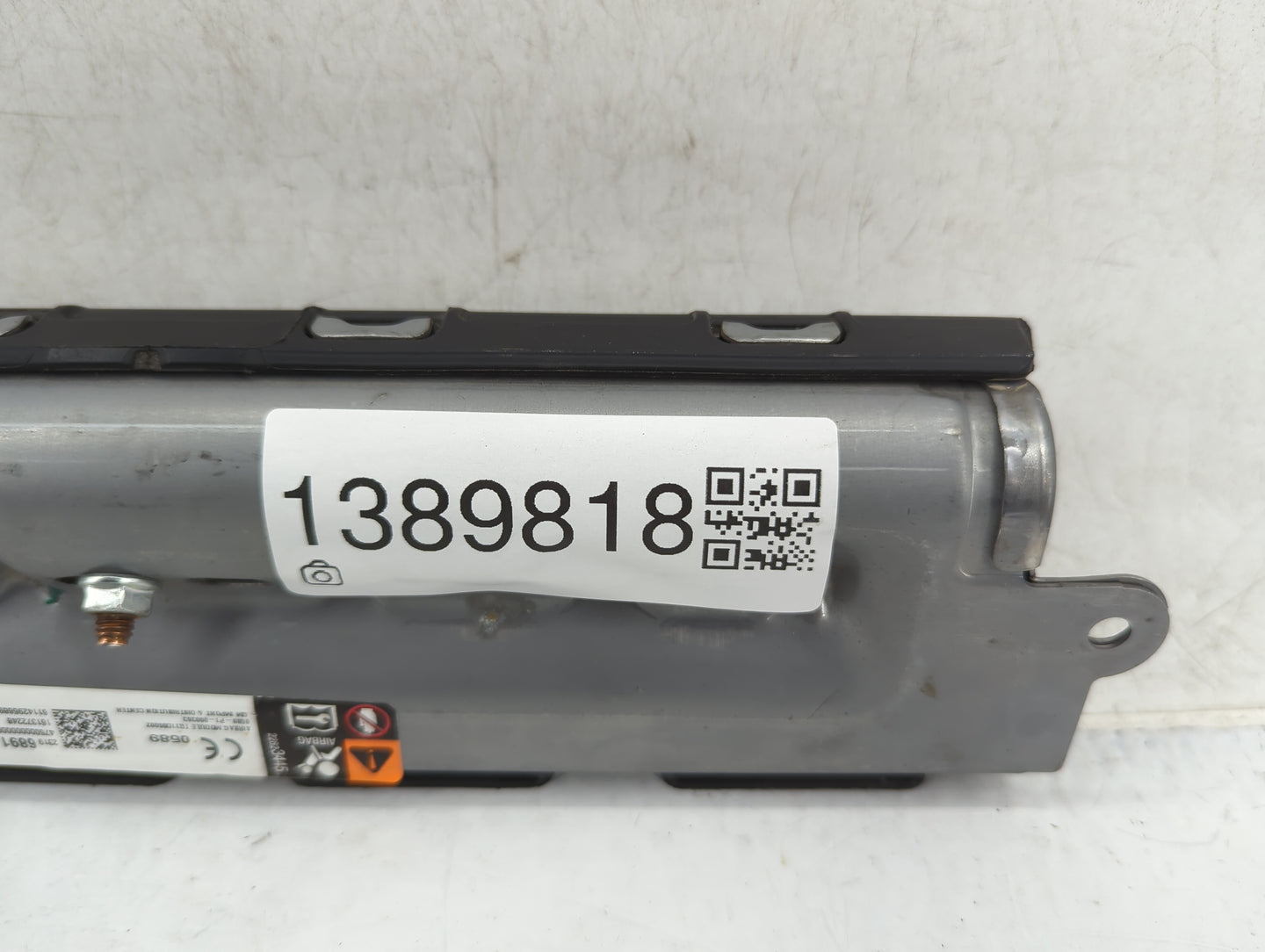 2014-2016 Chevrolet Impala Air Bag Driver Left Knee OEM P/N:23196891 Fits Fits 2014 2015 2016 OEM Used Auto Parts - Oemuseda