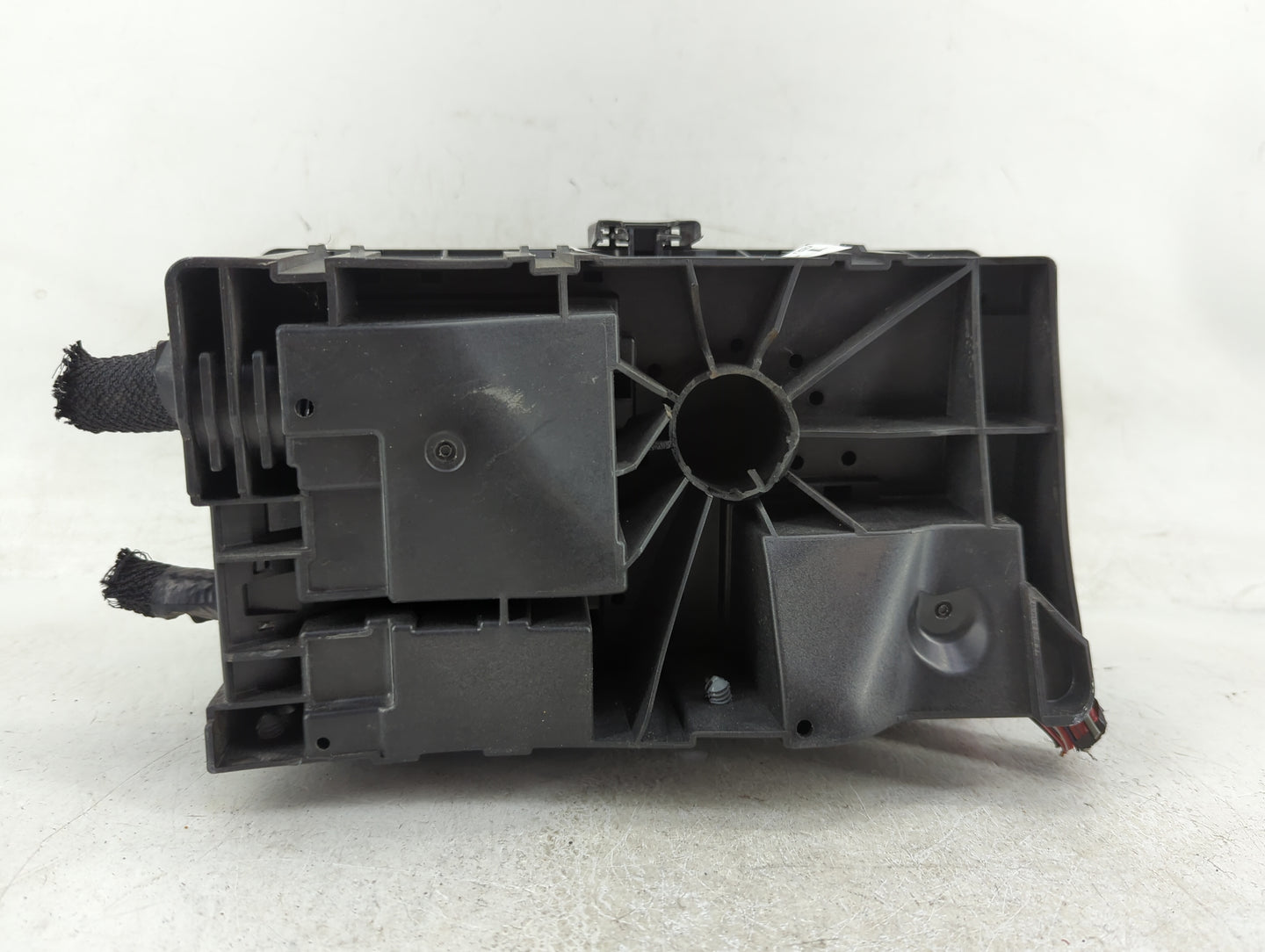 2014-2015 Chevrolet Impala Fusebox Fuse Box Panel Relay Module P/N:812461952 Fits Fits 2014 2015 OEM Used Auto Parts - Oemus