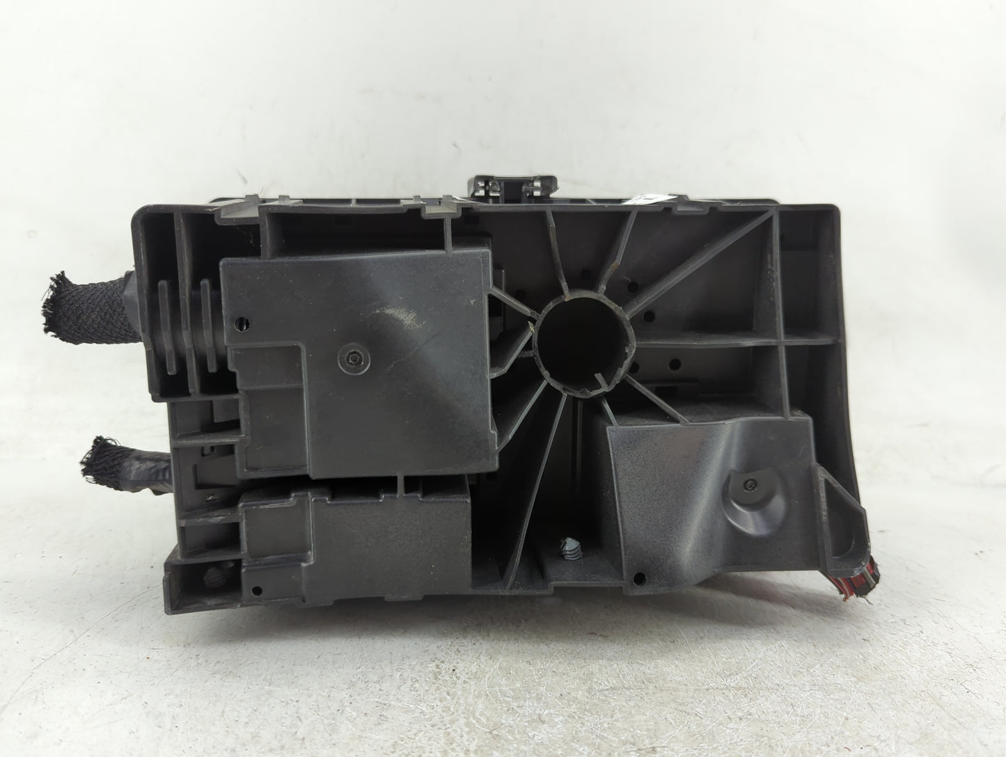 2014-2015 Chevrolet Impala Fusebox Fuse Box Panel Relay Module P/N:812461952 Fits Fits 2014 2015 OEM Used Auto Parts - Oemus