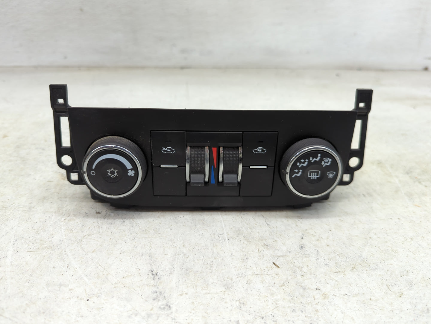 2014 Chevrolet Impala Climate Control Module Temperature AC/Heater Replacement P/N:22884767 Fits OEM Used Auto Parts - Oemus