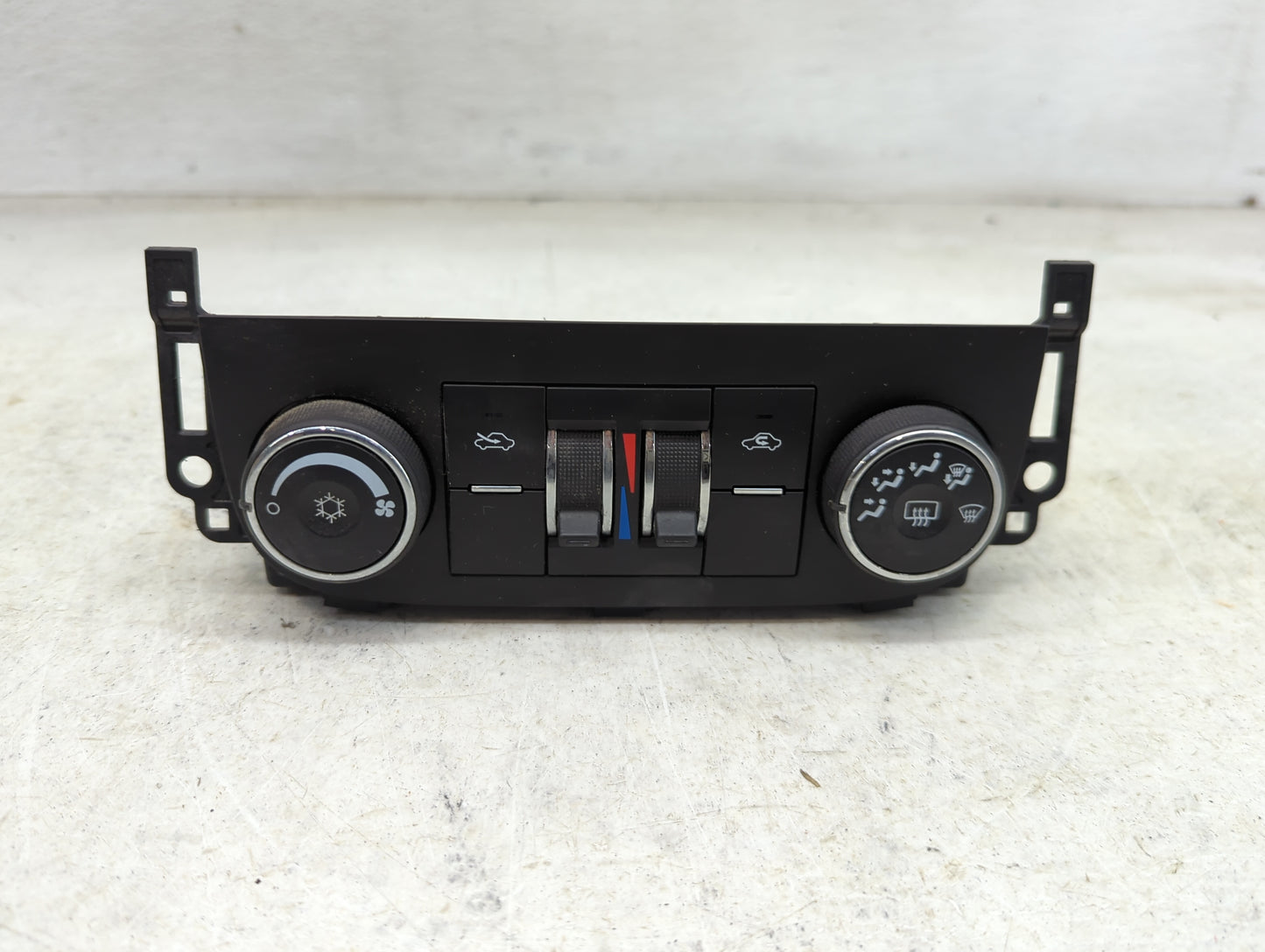 2014 Chevrolet Impala Climate Control Module Temperature AC/Heater Replacement P/N:22884767 Fits OEM Used Auto Parts - Oemus