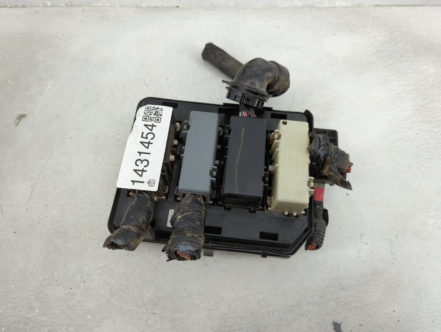 2012-2016 Chevrolet Impala Fusebox Fuse Box Panel Relay Module P/N:13786621-03 Fits Fits 2012 2013 2014 2015 2016 OEM Used A