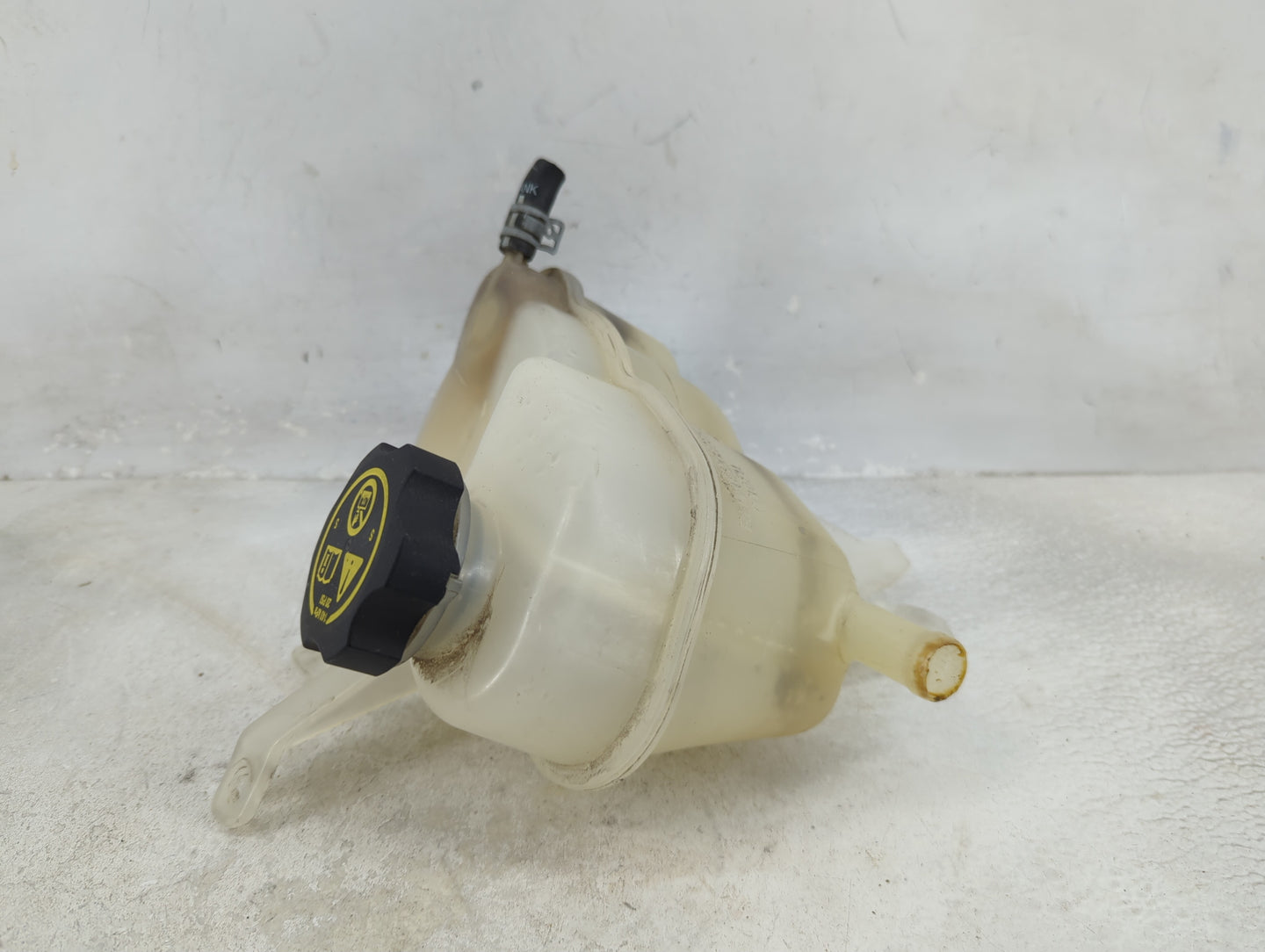 2012 Chevrolet Impala Radiator Coolant Overflow Expansion Tank Bottle 1433186 - Oemusedautoparts1.com