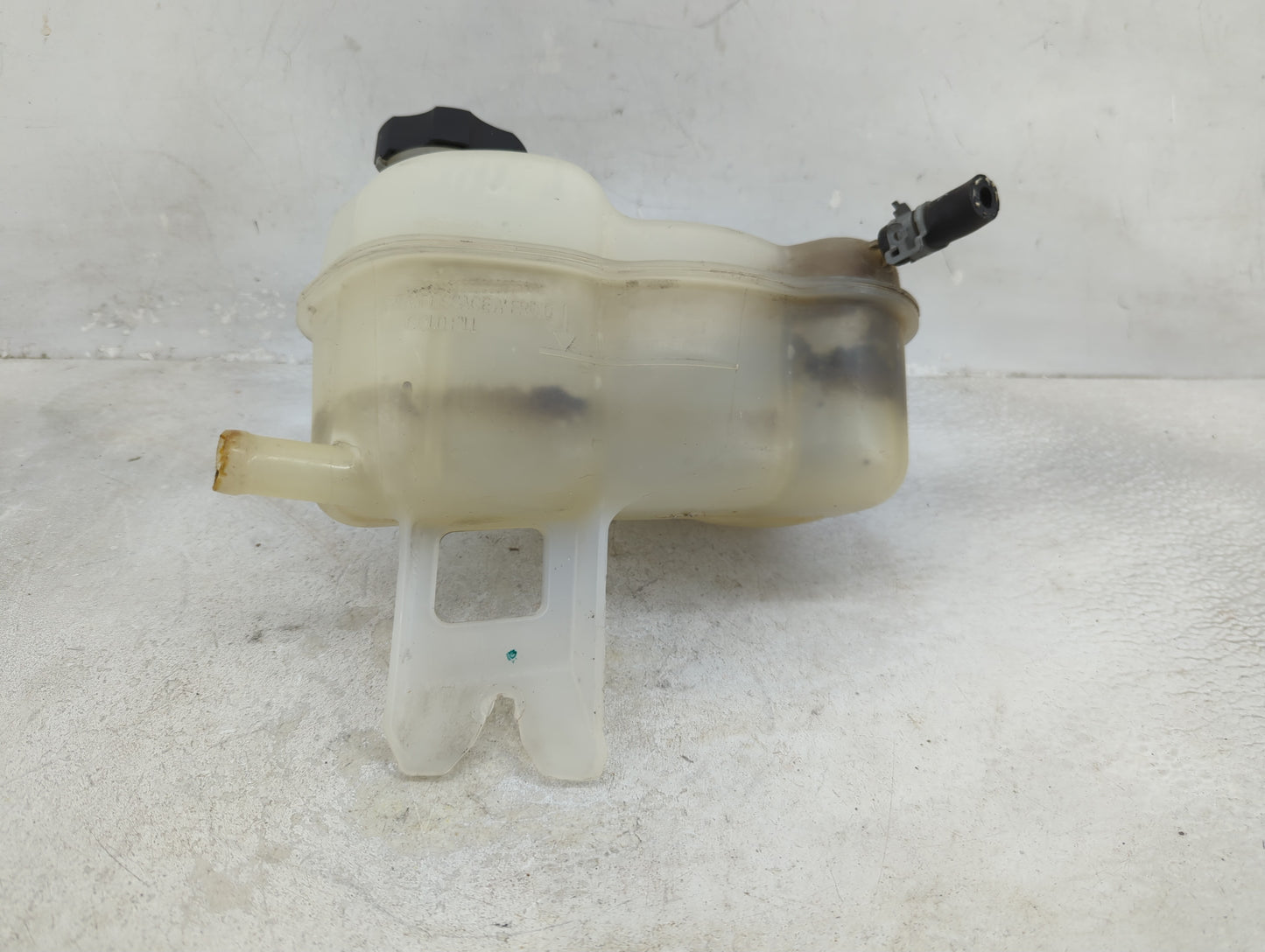 2012 Chevrolet Impala Radiator Coolant Overflow Expansion Tank Bottle 1433186 - Oemusedautoparts1.com