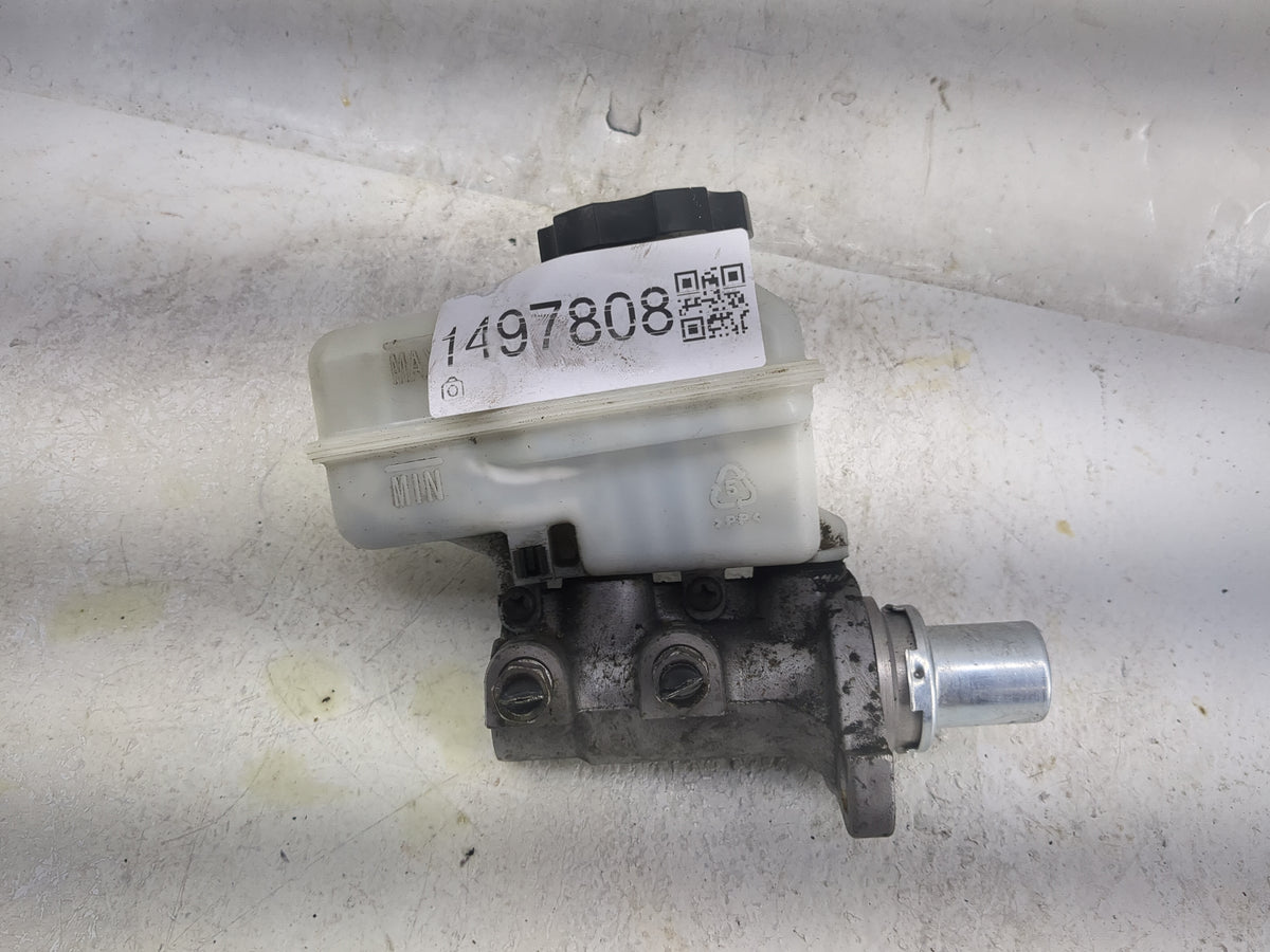 2009-2016 Chevrolet Impala Brake Master Cylinder 1497808 - Oemusedautoparts1.com