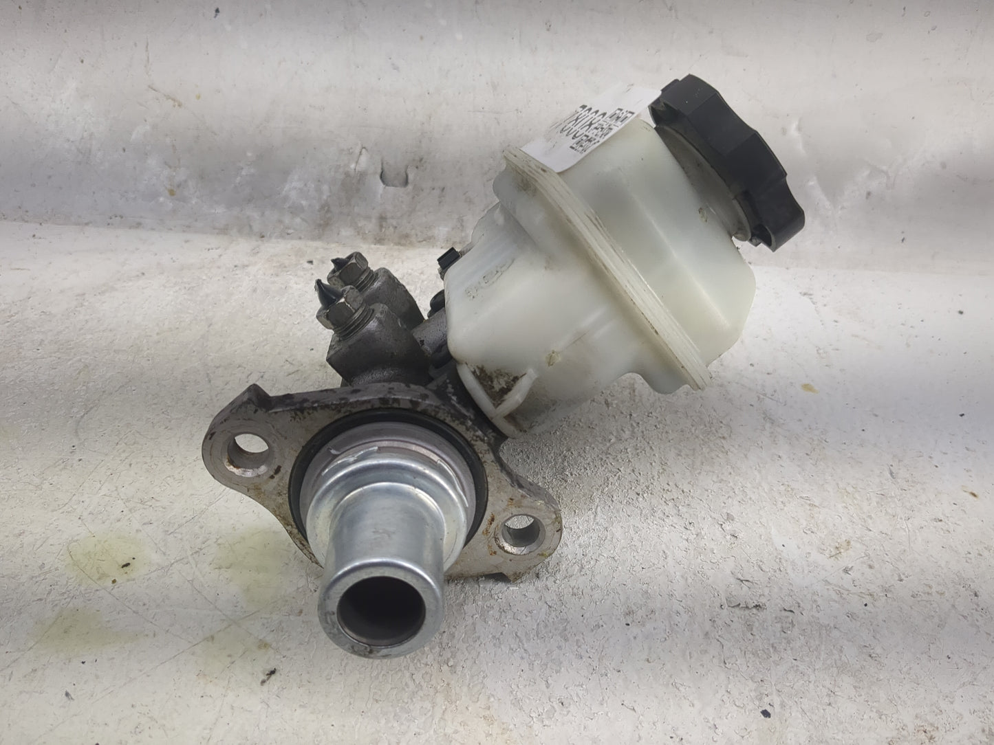 2009-2016 Chevrolet Impala Brake Master Cylinder 1497808 - Oemusedautoparts1.com