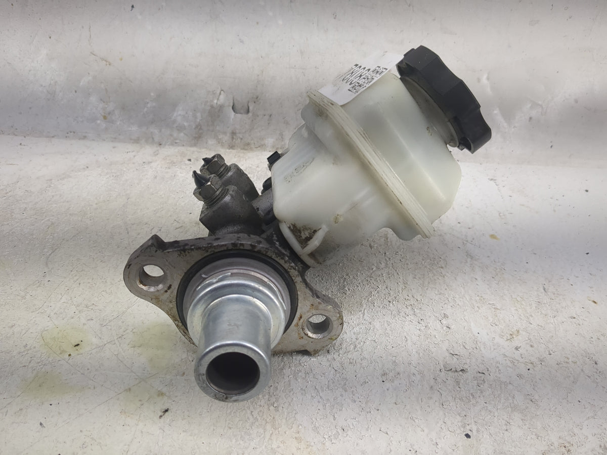 2009-2016 Chevrolet Impala Brake Master Cylinder 1497808 - Oemusedautoparts1.com