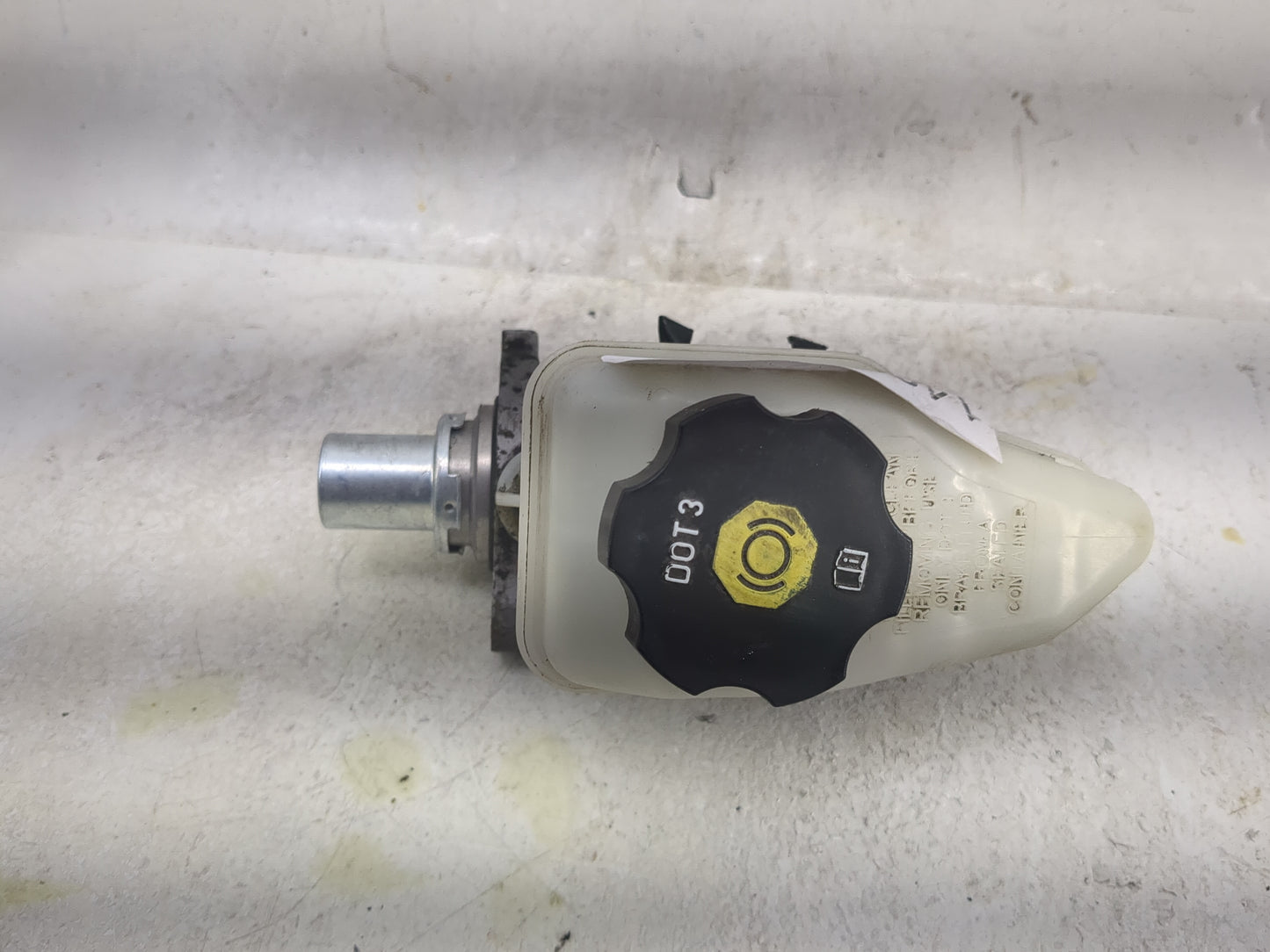 2009-2016 Chevrolet Impala Brake Master Cylinder 1497808 - Oemusedautoparts1.com