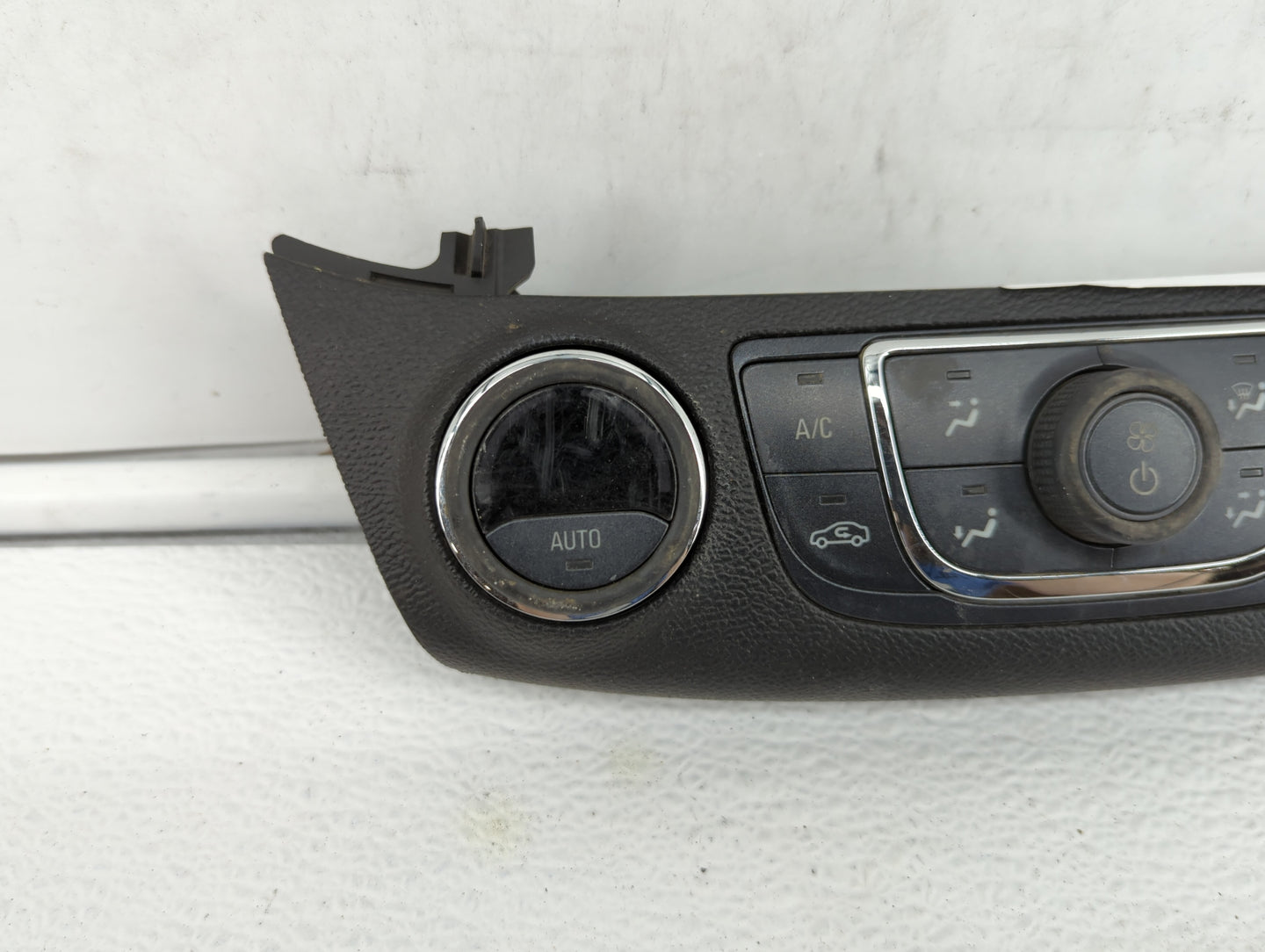 2014 Chevrolet Impala Climate Control Module Temperature AC/Heater Replacement P/N:23113226 Fits OEM Used Auto Parts - Oemus