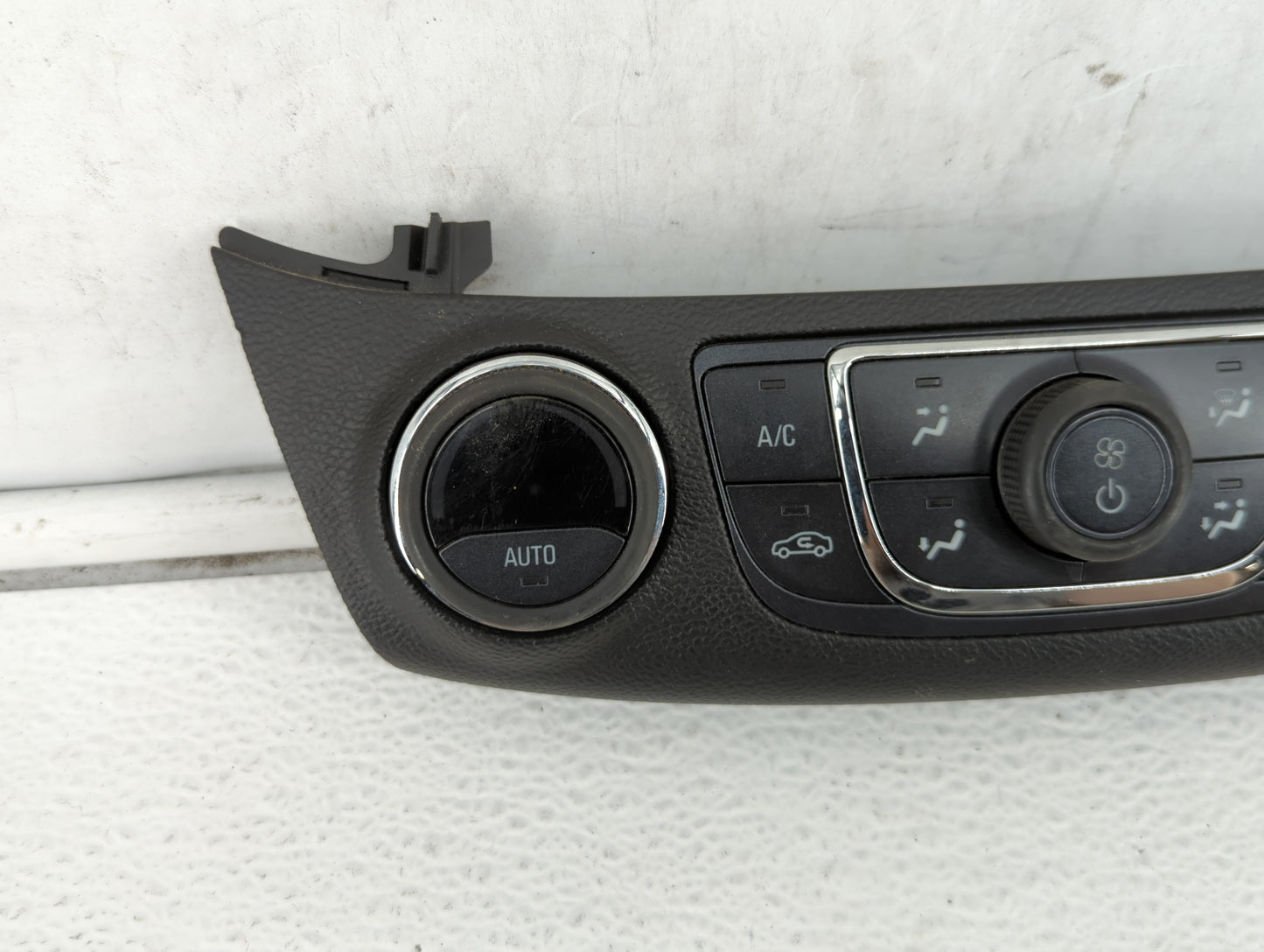 2014 Chevrolet Impala Climate Control Module Temperature AC/Heater Replacement P/N:23113226 Fits OEM Used Auto Parts - Oemus