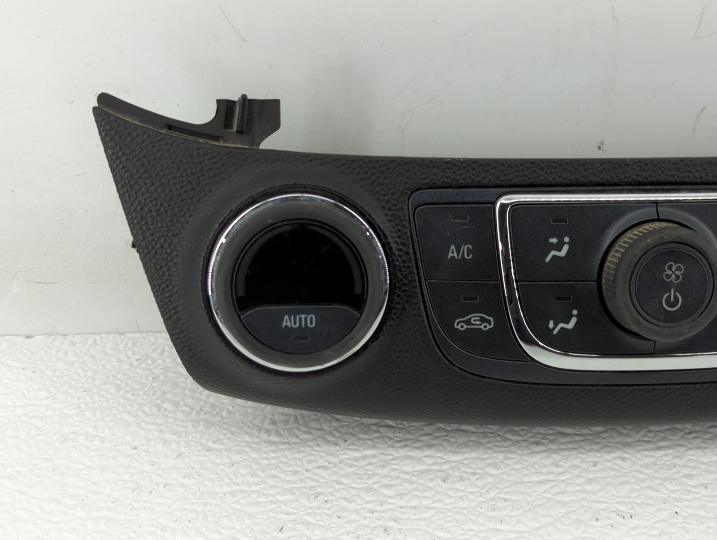 2014 Chevrolet Impala Climate Control Module Temperature AC/Heater Replacement P/N:23113226 Fits OEM Used Auto Parts - Oemus