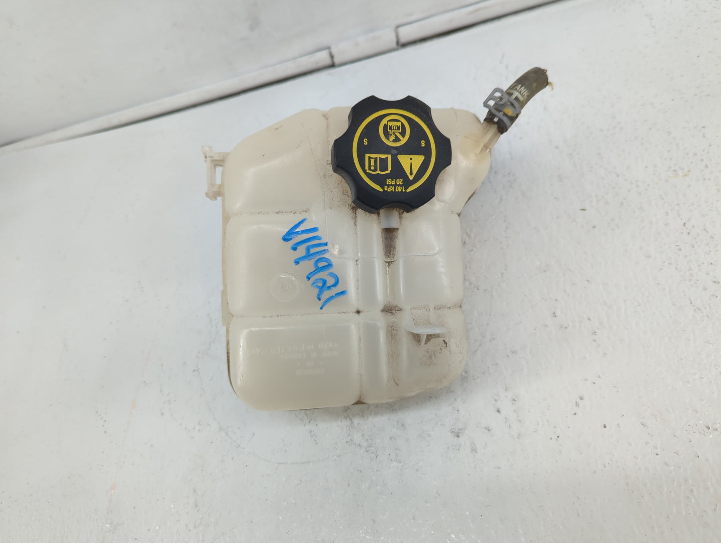 2014 Chevrolet Impala Radiator Coolant Overflow Expansion Tank Bottle 400161 - Oemusedautoparts1.com