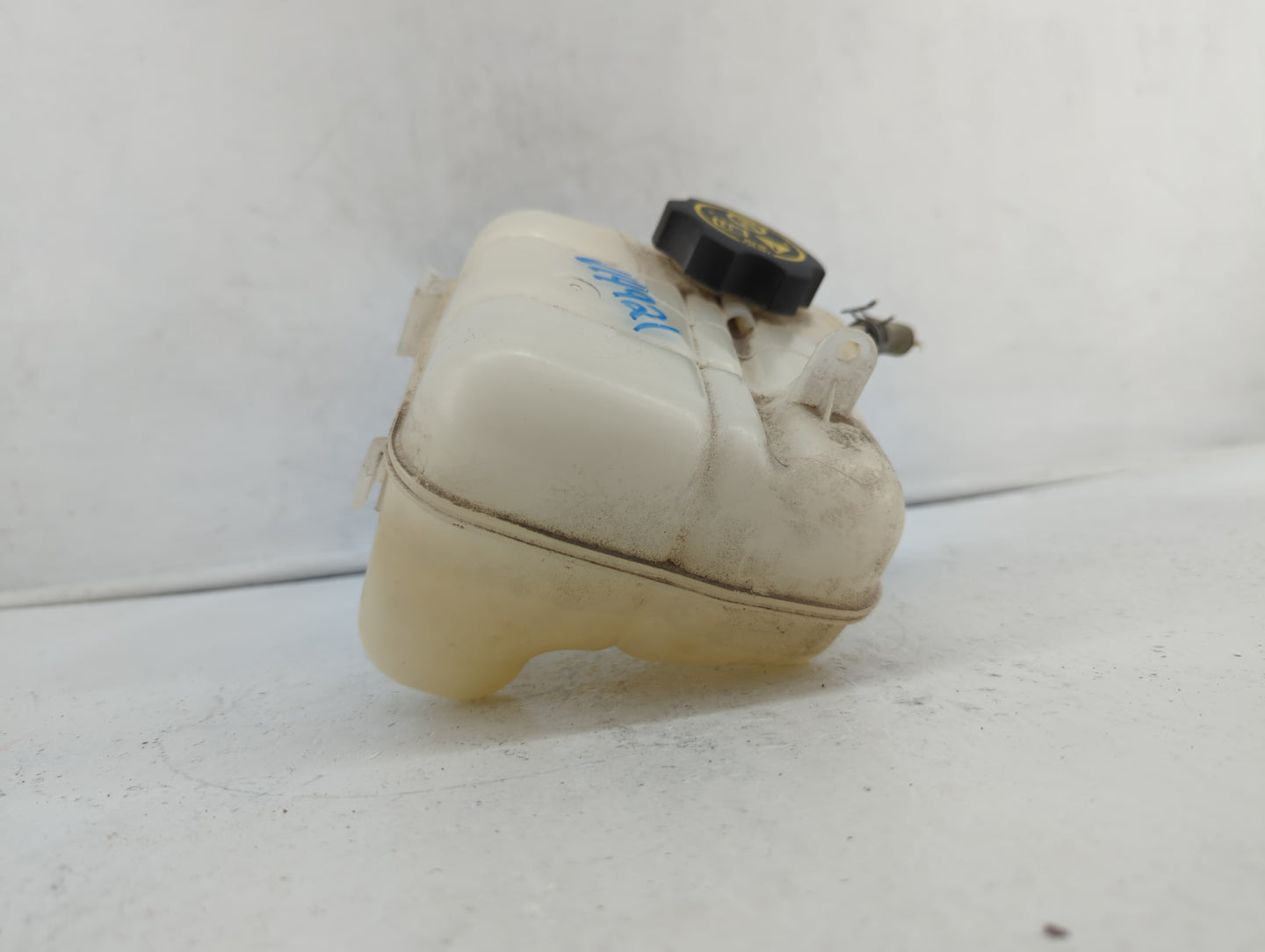 2014 Chevrolet Impala Radiator Coolant Overflow Expansion Tank Bottle 400161 - Oemusedautoparts1.com
