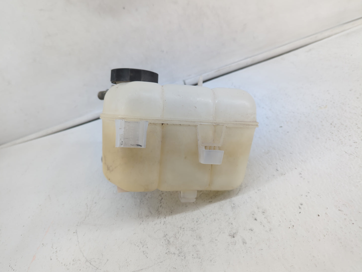 2014 Chevrolet Impala Radiator Coolant Overflow Expansion Tank Bottle 400161 - Oemusedautoparts1.com