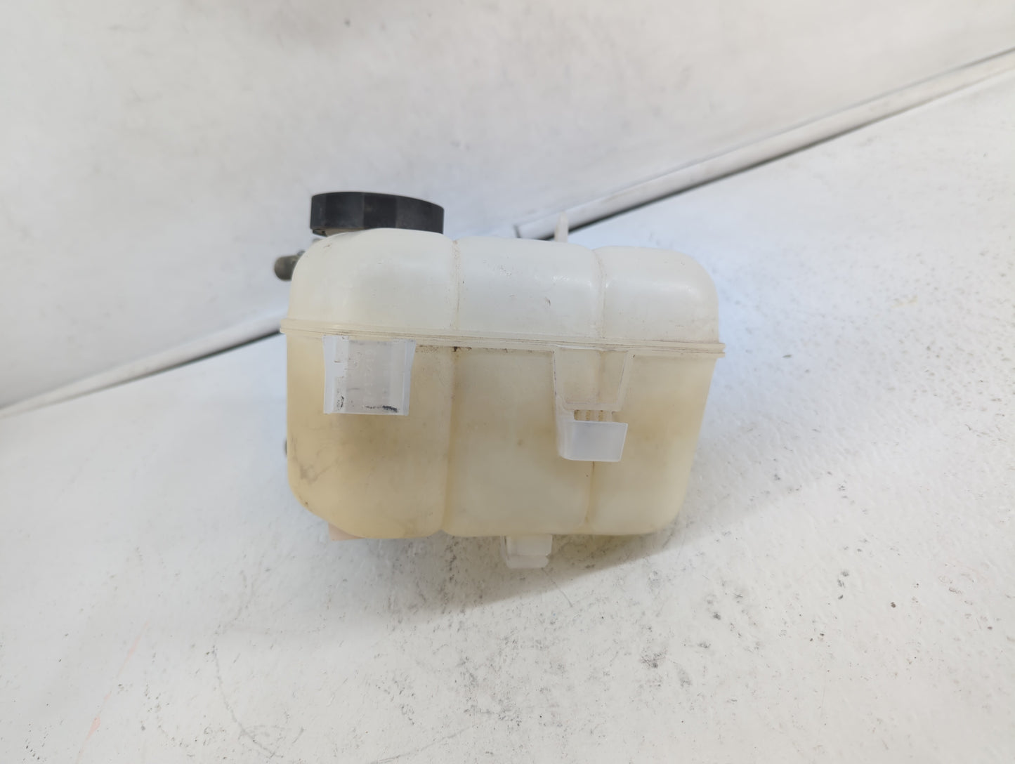 2014 Chevrolet Impala Radiator Coolant Overflow Expansion Tank Bottle 400161 - Oemusedautoparts1.com