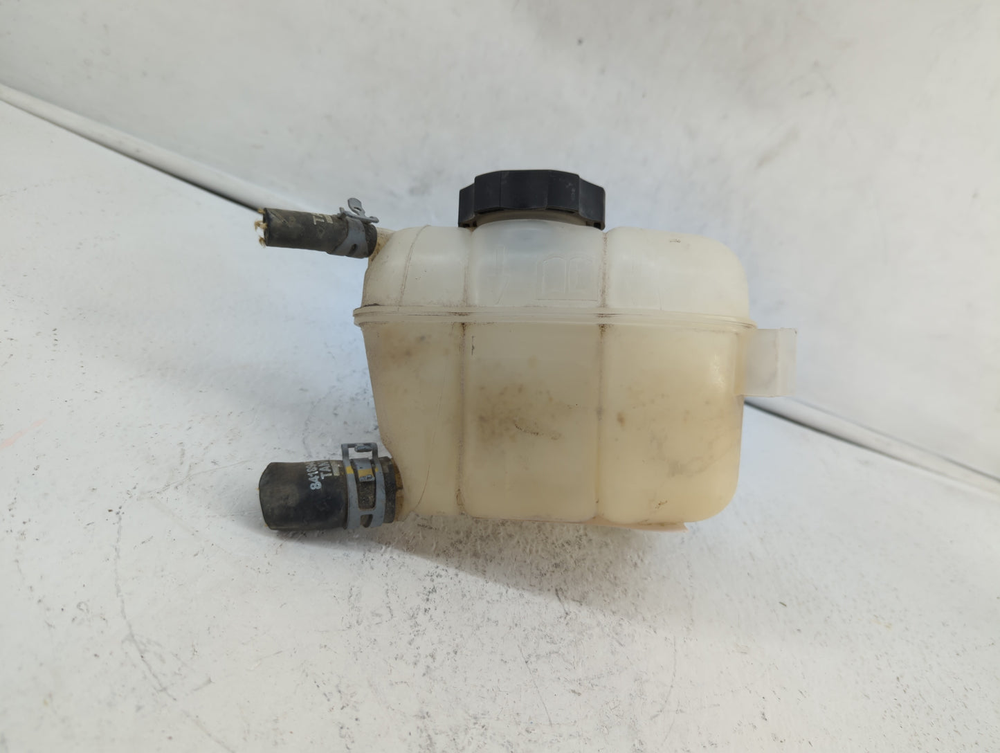 2014 Chevrolet Impala Radiator Coolant Overflow Expansion Tank Bottle 400161 - Oemusedautoparts1.com