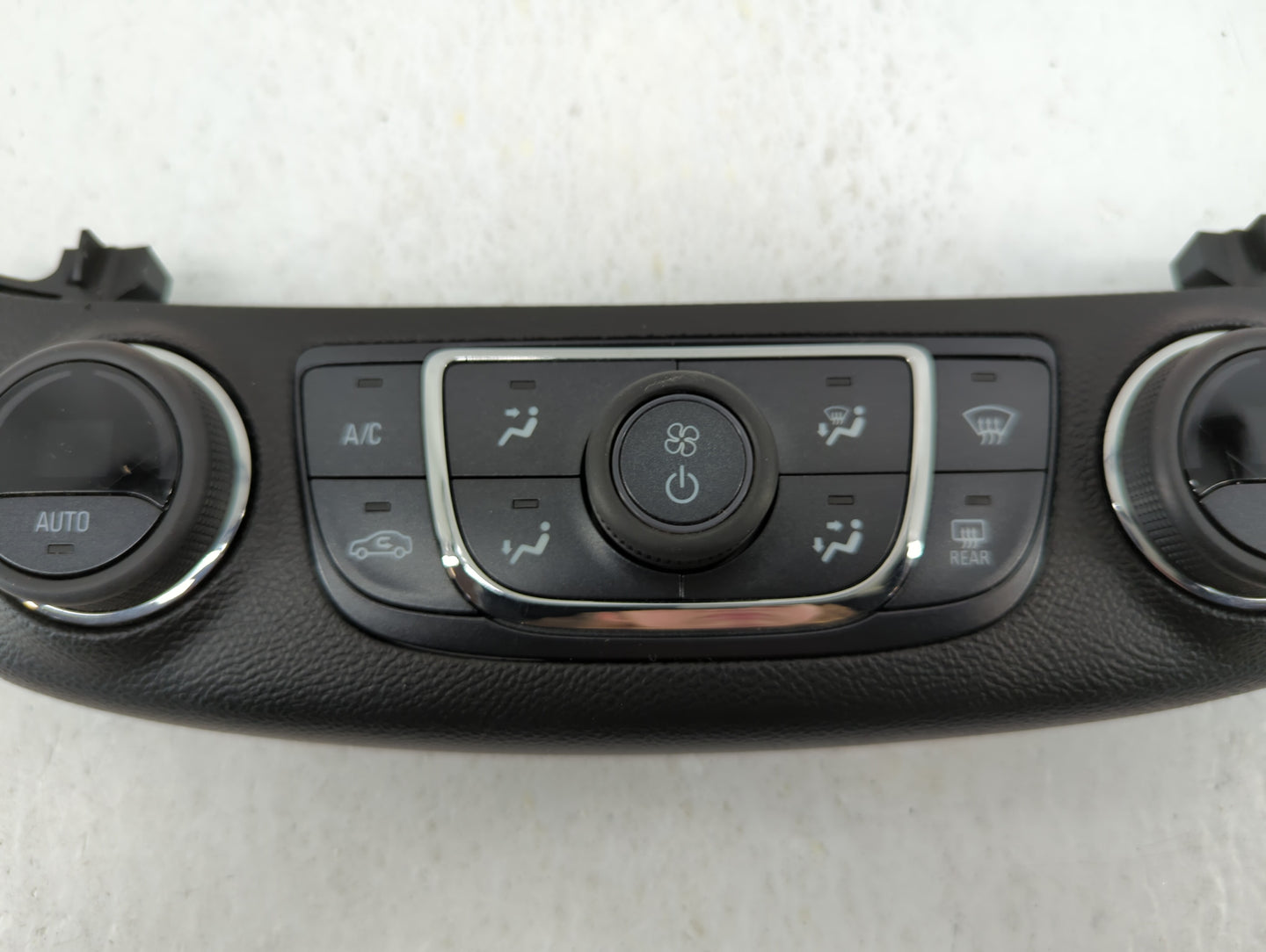2014 Chevrolet Impala Climate Control Module Temperature AC/Heater Replacement P/N:23113226 Fits OEM Used Auto Parts - Oemus