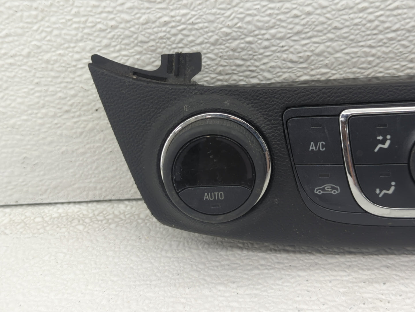 2014 Chevrolet Impala Climate Control Module Temperature AC/Heater Replacement P/N:23113226 Fits OEM Used Auto Parts - Oemus