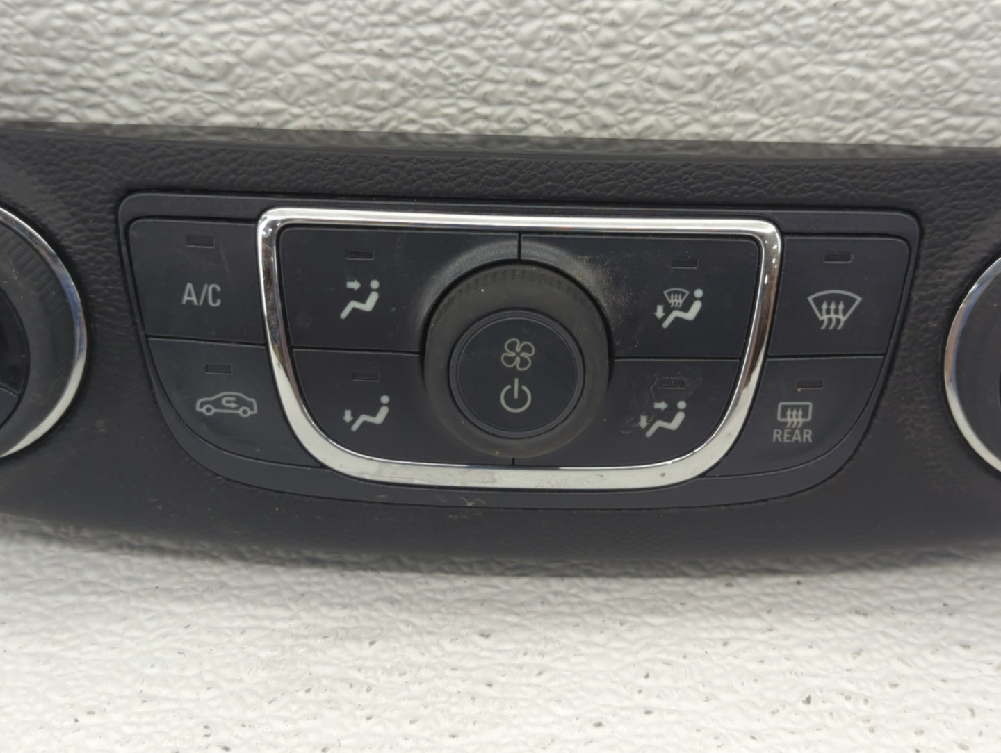 2014 Chevrolet Impala Climate Control Module Temperature AC/Heater Replacement P/N:23113226 Fits OEM Used Auto Parts - Oemus