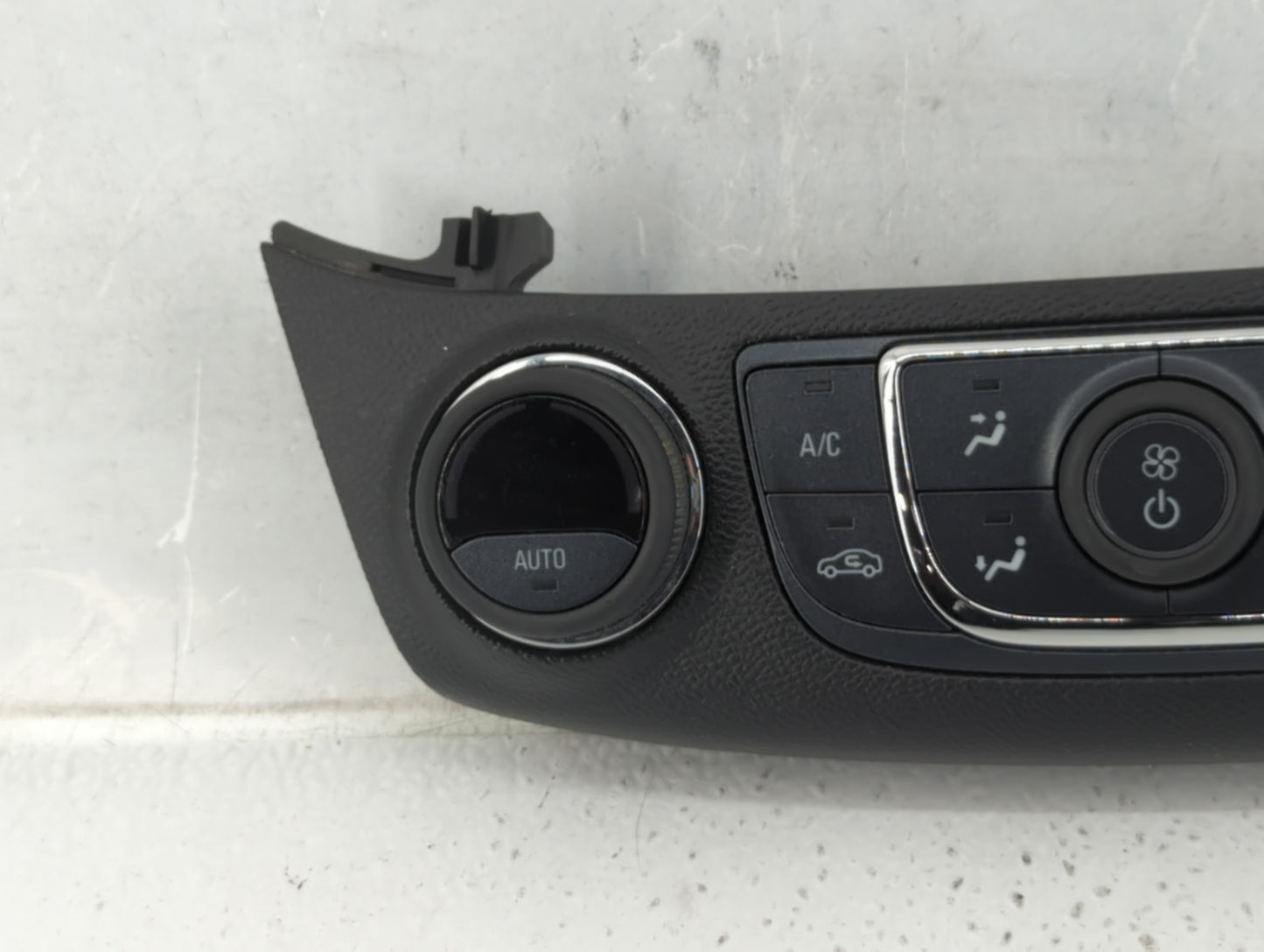 2014 Chevrolet Impala Climate Control Module Temperature AC/Heater Replacement P/N:23113226 Fits OEM Used Auto Parts - Oemus