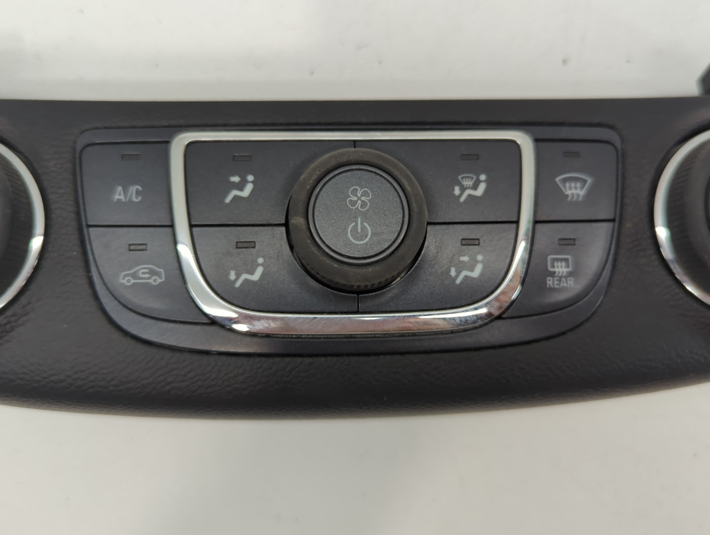 2014 Chevrolet Impala Climate Control Module Temperature AC/Heater Replacement P/N:23113226 Fits OEM Used Auto Parts - Oemus