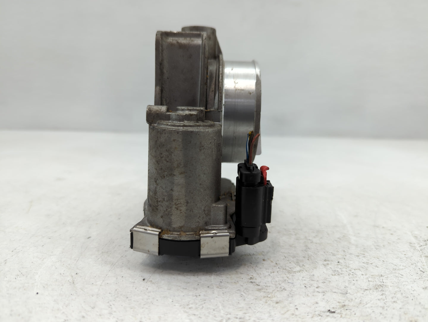 2014-2015 Chevrolet Impala Throttle Body P/N:12670839AA Fits Fits 2013 2014 2015 2017 2018 2019 2020 OEM Used Auto Parts - O