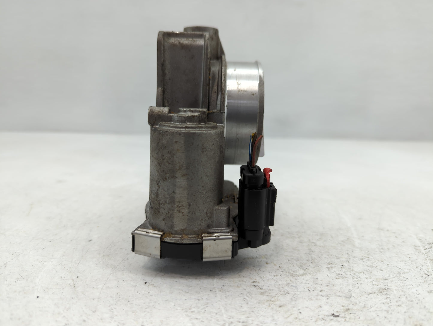 2014-2015 Chevrolet Impala Throttle Body P/N:12670839AA Fits Fits 2013 2014 2015 2017 2018 2019 2020 OEM Used Auto Parts - O