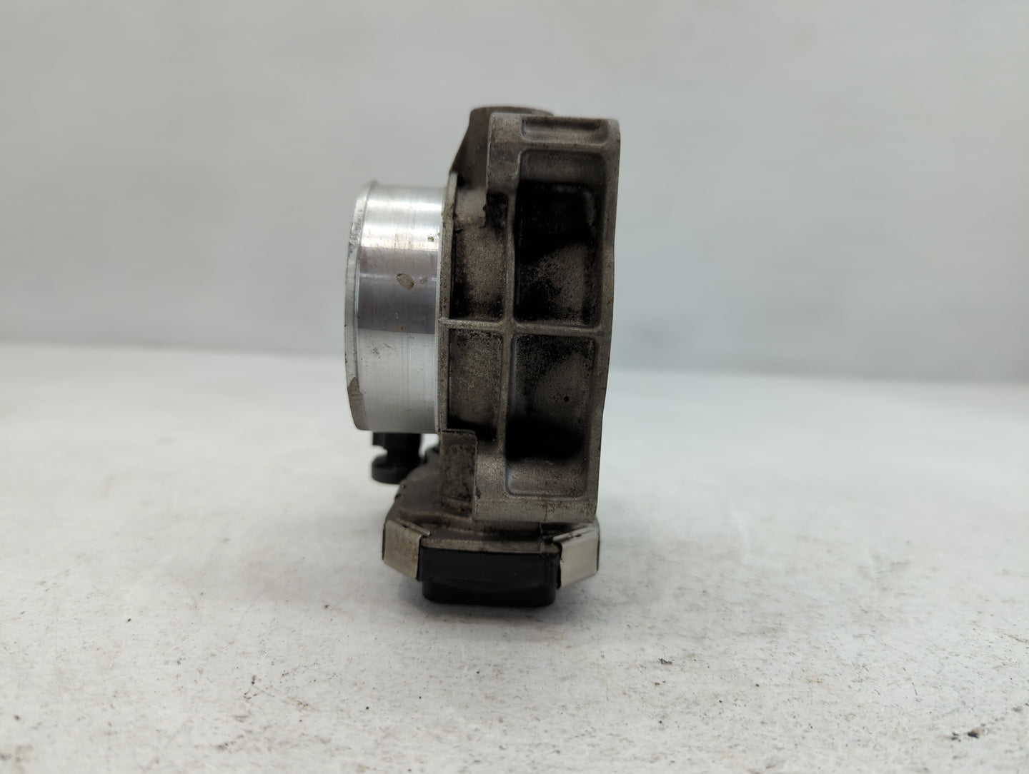 2014-2015 Chevrolet Impala Throttle Body P/N:12670839AA Fits Fits 2013 2014 2015 2017 2018 2019 2020 OEM Used Auto Parts - O