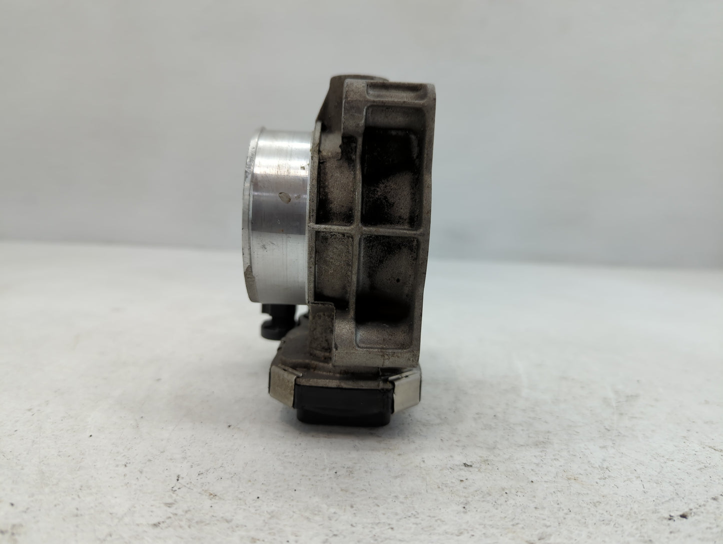 2014-2015 Chevrolet Impala Throttle Body P/N:12670839AA Fits Fits 2013 2014 2015 2017 2018 2019 2020 OEM Used Auto Parts - O