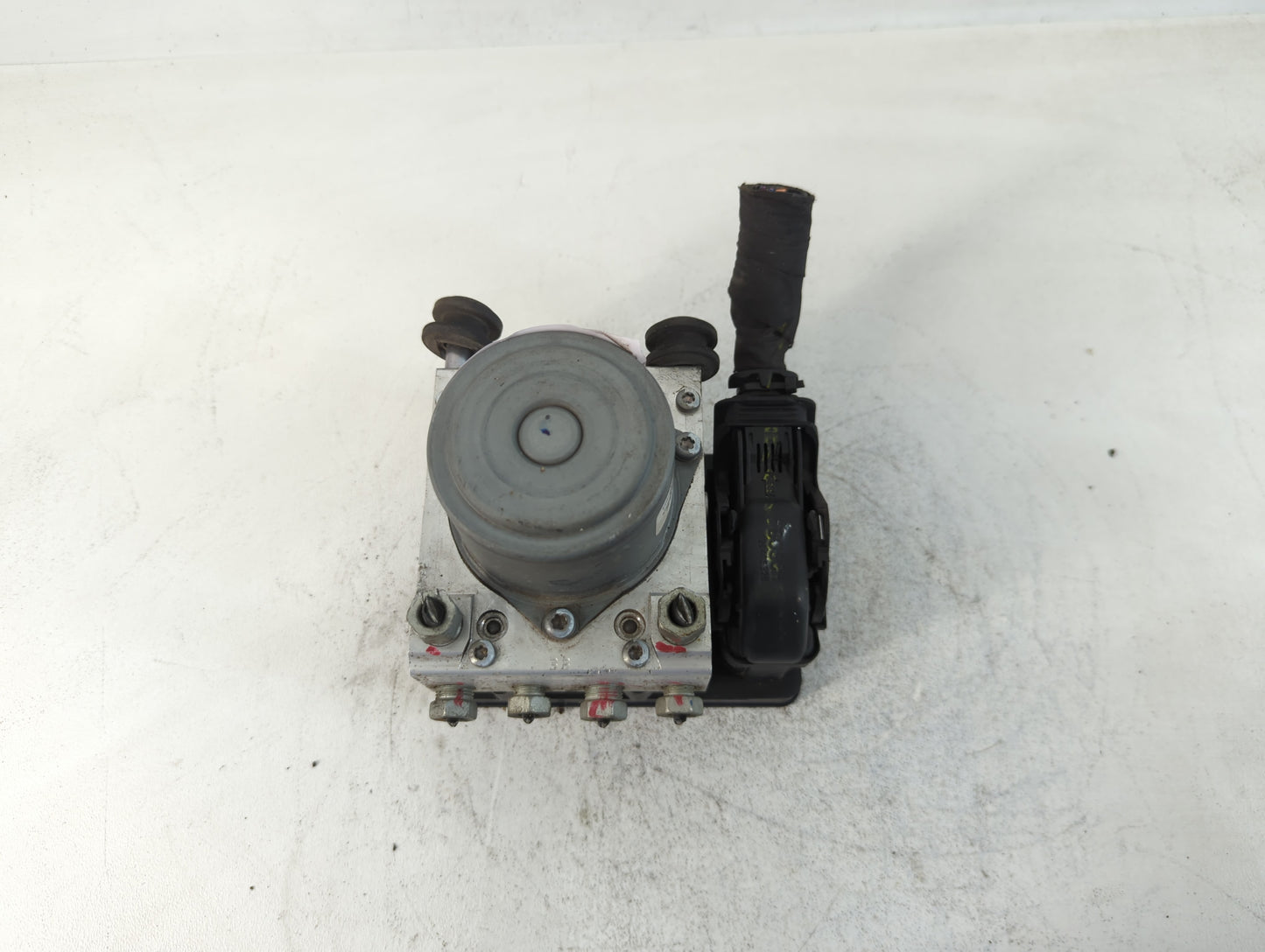 2014-2016 Chevrolet Impala ABS Pump Control Module Replacement P/N:23142952 Fits Fits 2014 2015 2016 OEM Used Auto Parts - O