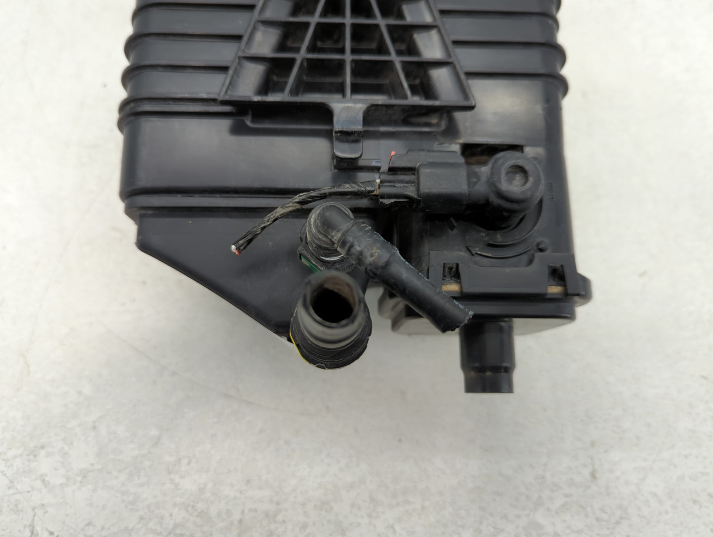 2014 Chevrolet Impala Fuel Vapor Charcoal Canister 761763 - Oemusedautoparts1.com