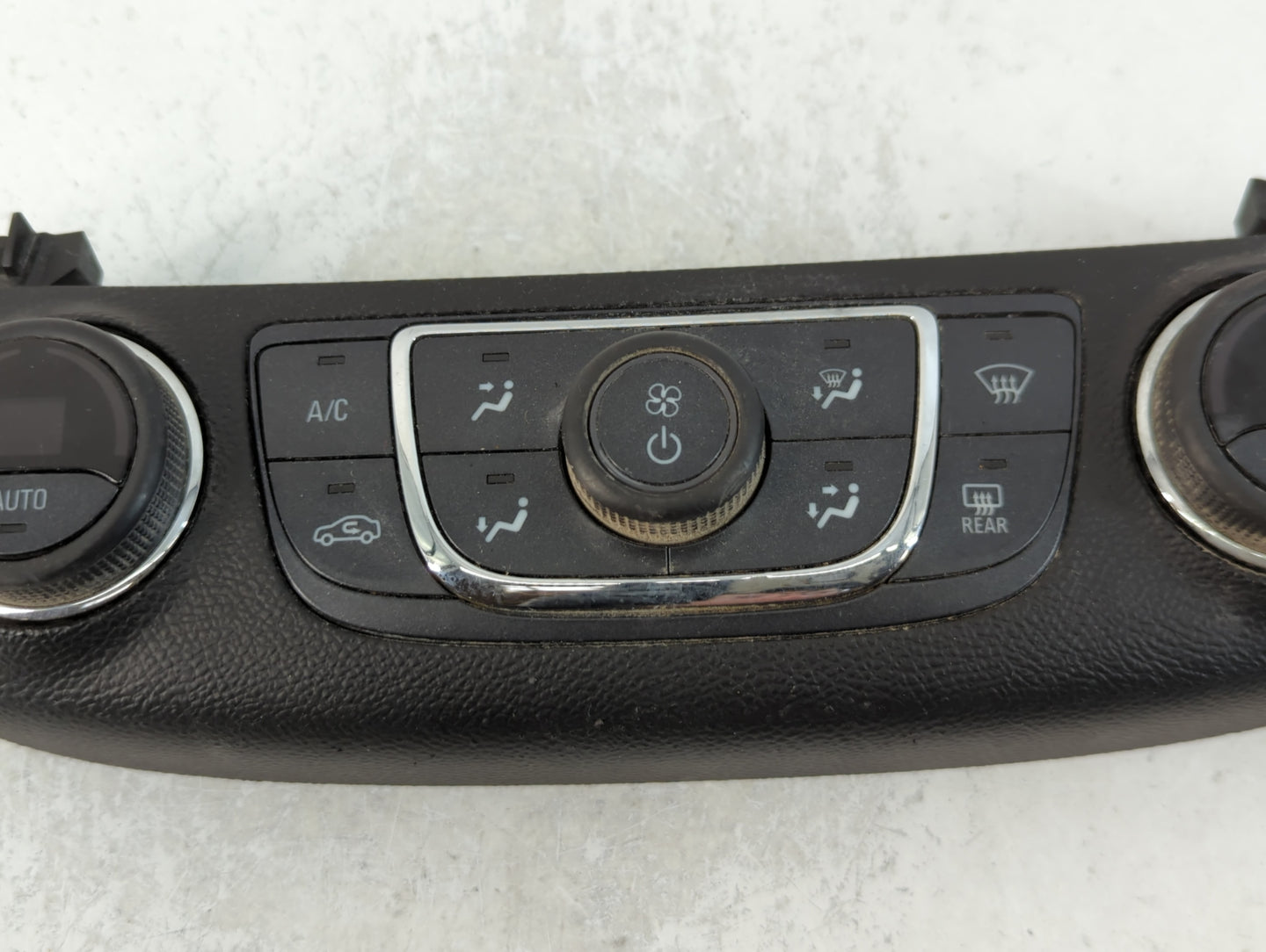2014 Chevrolet Impala Climate Control Module Temperature AC/Heater Replacement P/N:23113226 Fits OEM Used Auto Parts - Oemus