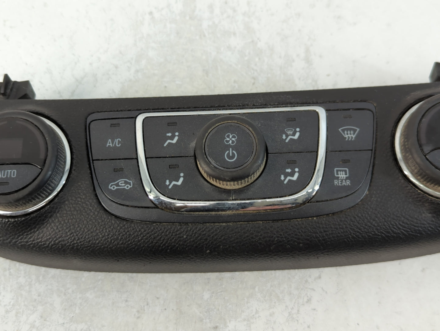 2014 Chevrolet Impala Climate Control Module Temperature AC/Heater Replacement P/N:23113226 Fits OEM Used Auto Parts - Oemus