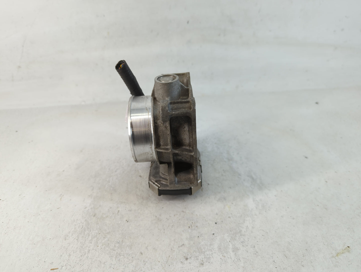 2014-2015 Chevrolet Impala Throttle Body P/N:12627217DA Fits Fits 2013 2014 2015 2017 2018 2019 2020 OEM Used Auto Parts - O