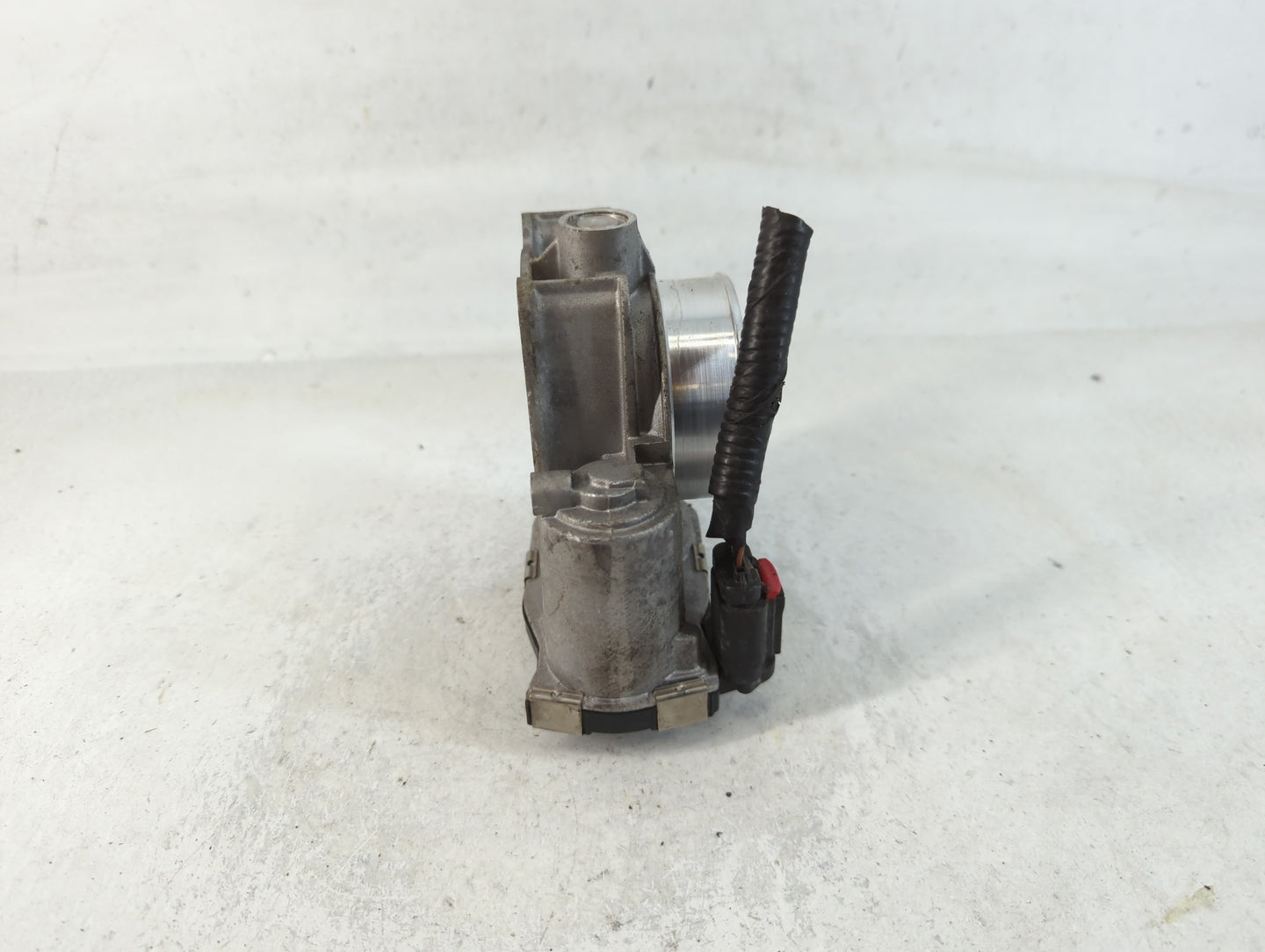 2014-2015 Chevrolet Impala Throttle Body P/N:12627217DA Fits Fits 2013 2014 2015 2017 2018 2019 2020 OEM Used Auto Parts - O