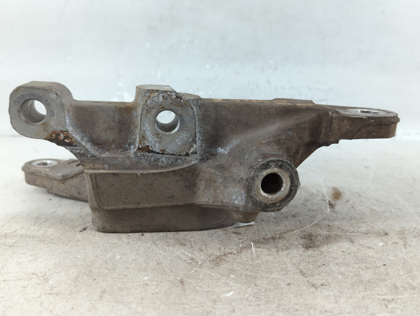 2014 Chevrolet Impala Engine Gearbox Motor Mount - Oemusedautoparts1.com