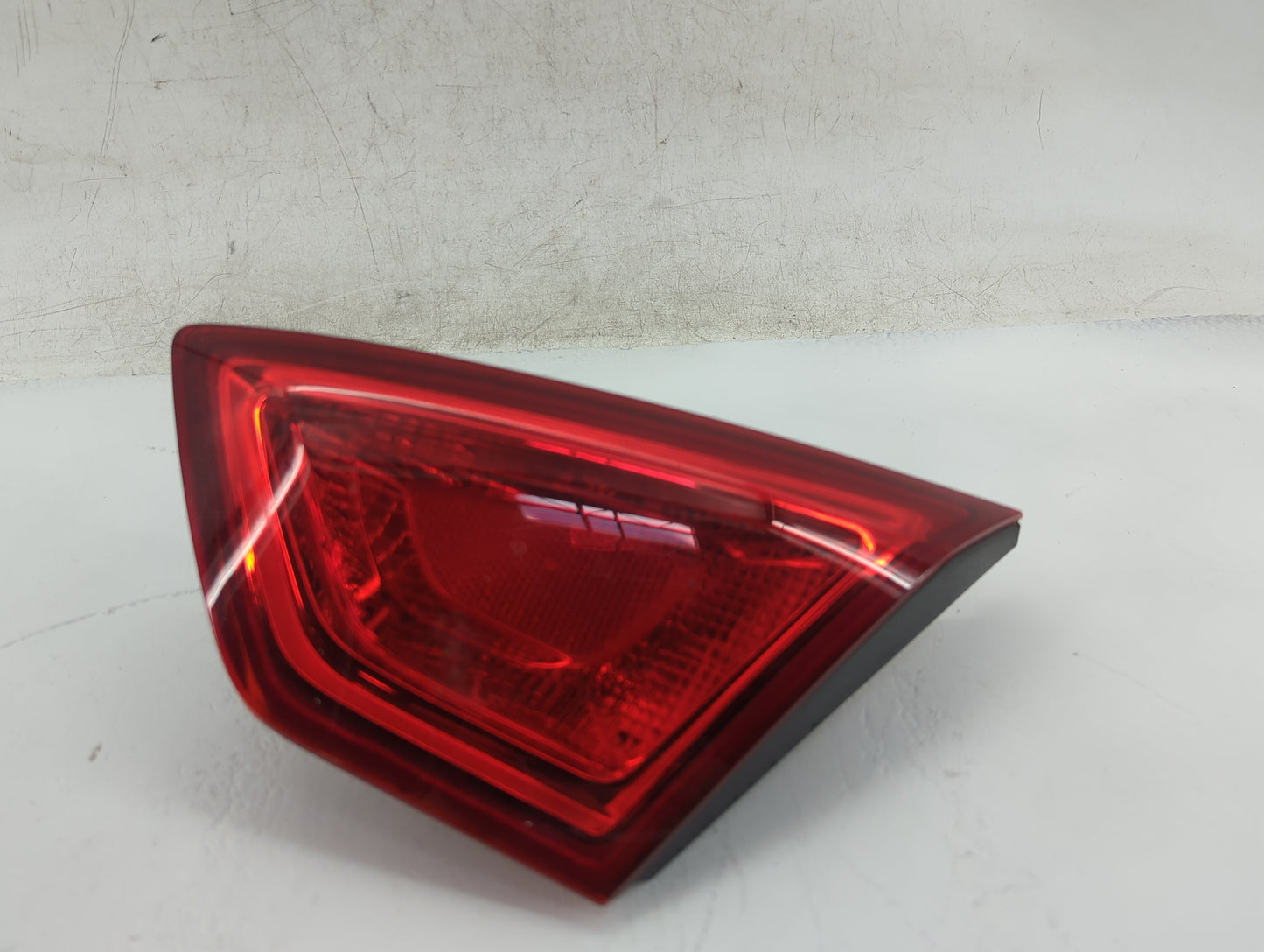 2014 Chevrolet Impala Passenger Right Side Deck Lid Mounted Tail Light - Oemusedautoparts1.com
