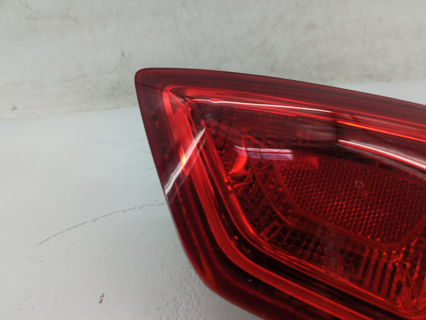 2014 Chevrolet Impala Passenger Right Side Deck Lid Mounted Tail Light - Oemusedautoparts1.com