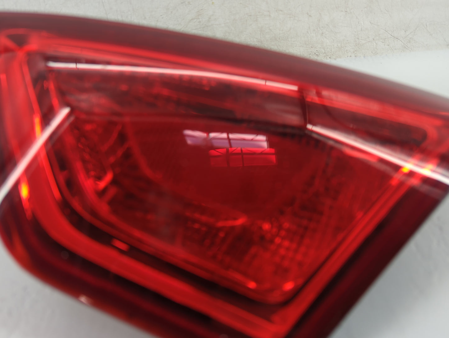 2014 Chevrolet Impala Passenger Right Side Deck Lid Mounted Tail Light - Oemusedautoparts1.com