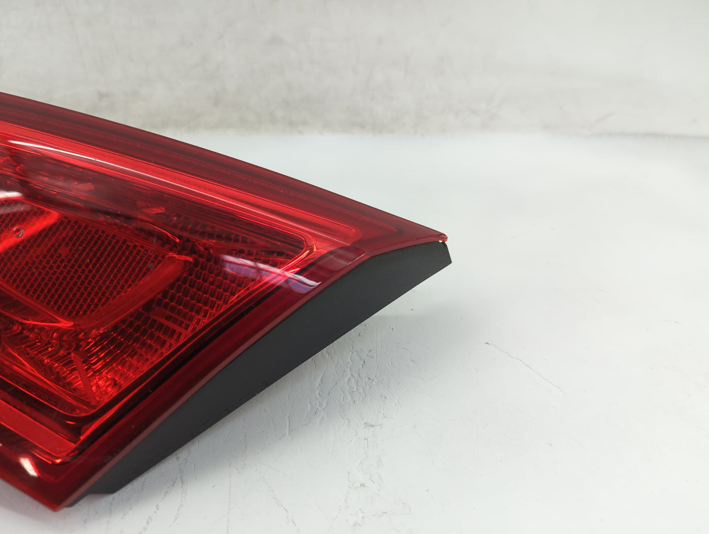 2014 Chevrolet Impala Passenger Right Side Deck Lid Mounted Tail Light - Oemusedautoparts1.com