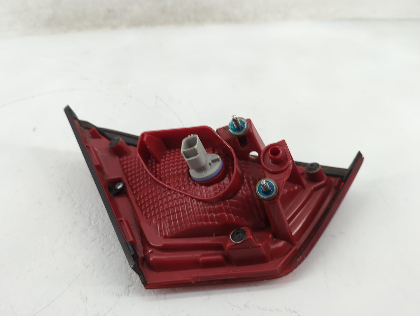 2014 Chevrolet Impala Passenger Right Side Deck Lid Mounted Tail Light - Oemusedautoparts1.com
