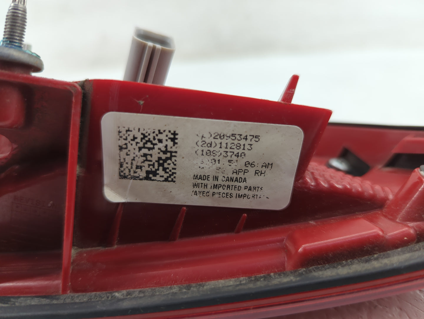 2014 Chevrolet Impala Passenger Right Side Deck Lid Mounted Tail Light - Oemusedautoparts1.com
