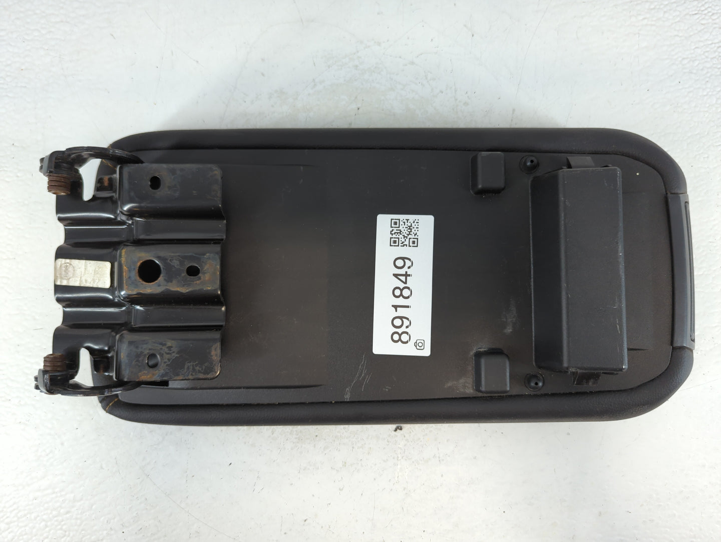 2014 Chevrolet Impala Center Floor Console Fits OEM Used Auto Parts - Oemusedautoparts1.com