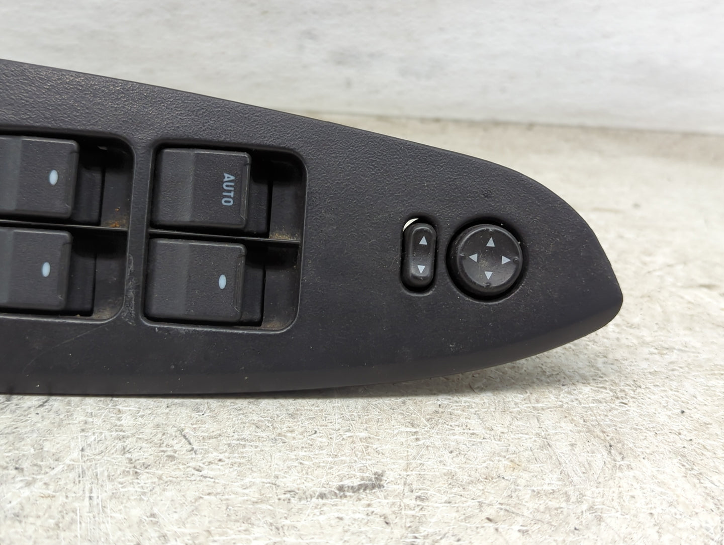 2014 Chevrolet Impala Limited Master Power Window Switch Replacement Driver Side Left Fits OEM Used Auto Parts - Oemusedauto
