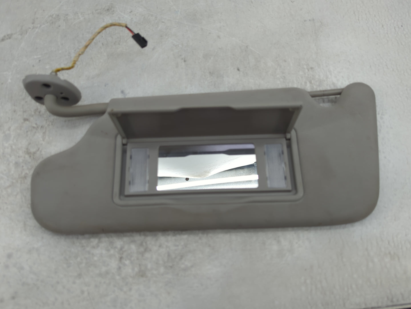 2014 Chevrolet Impala Limited Sun Visor Shade Replacement Driver Left Mirror Fits OEM Used Auto Parts - Oemusedautoparts1.co