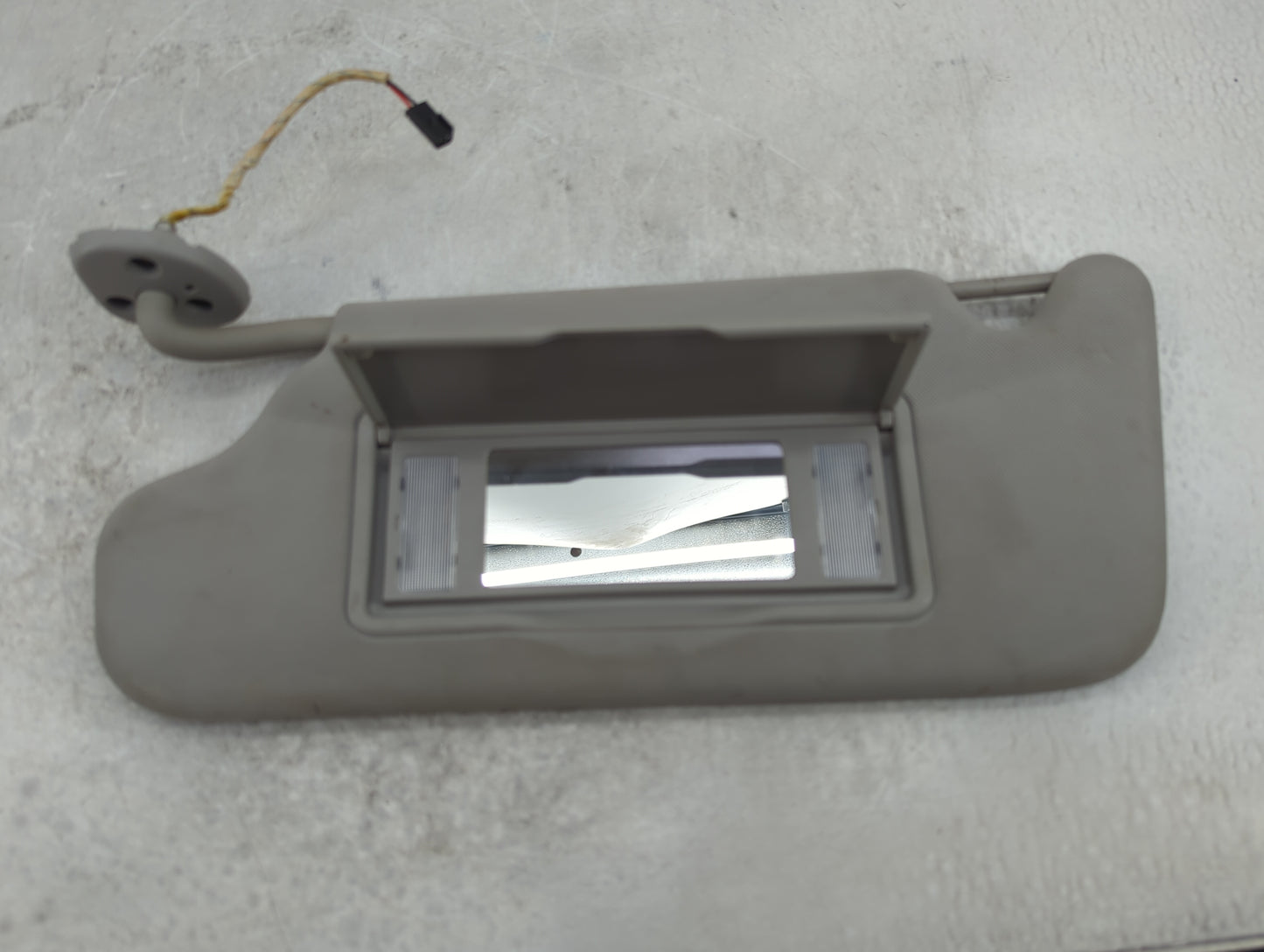 2014 Chevrolet Impala Limited Sun Visor Shade Replacement Driver Left Mirror Fits OEM Used Auto Parts - Oemusedautoparts1.co